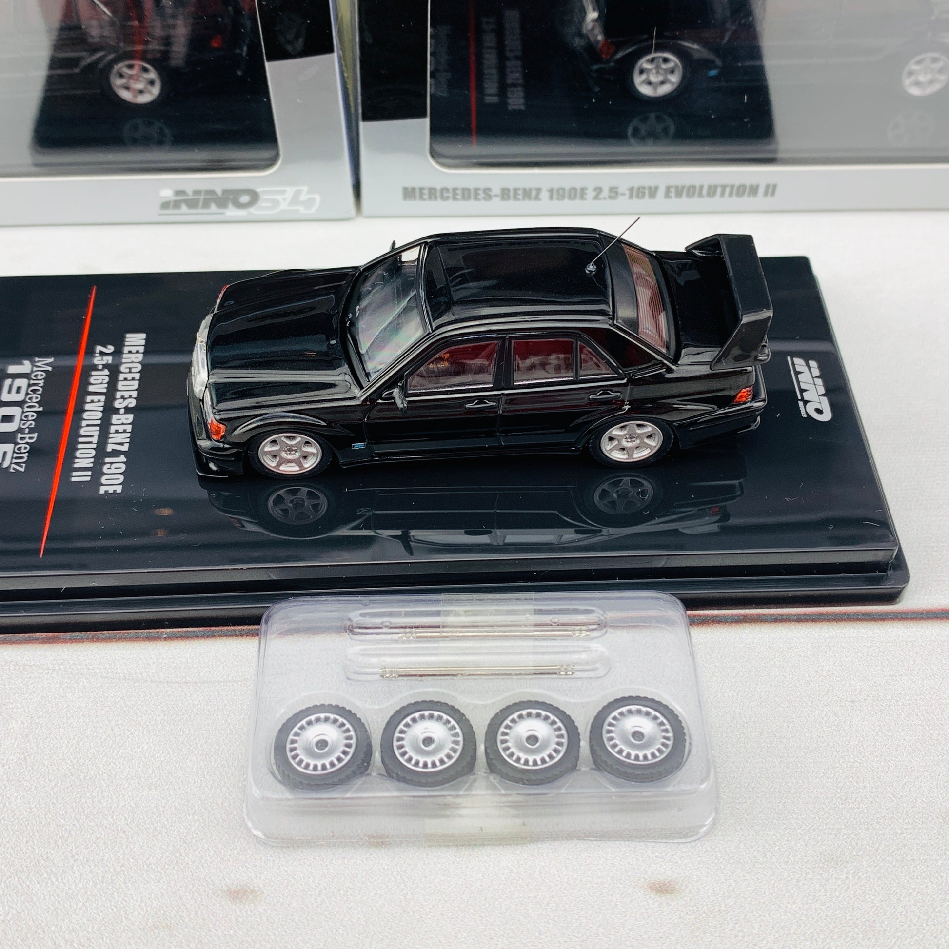 INNO64 MERCEDES-BENZ 190E 2.5-16 EVO II Black With Extra Wheels IN64-190E-BLA