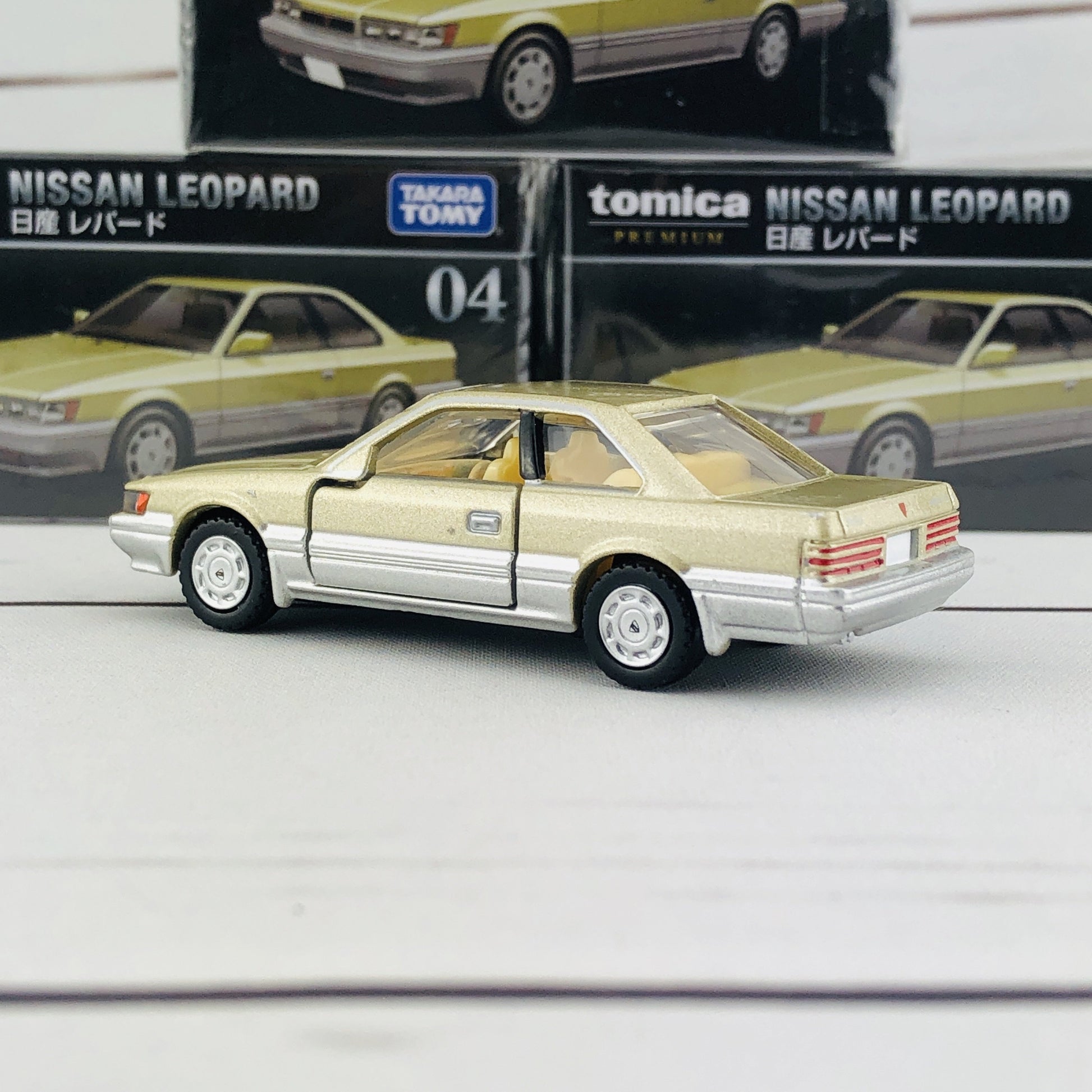 Tomica Premium 04 Nissan Leopard 1/63