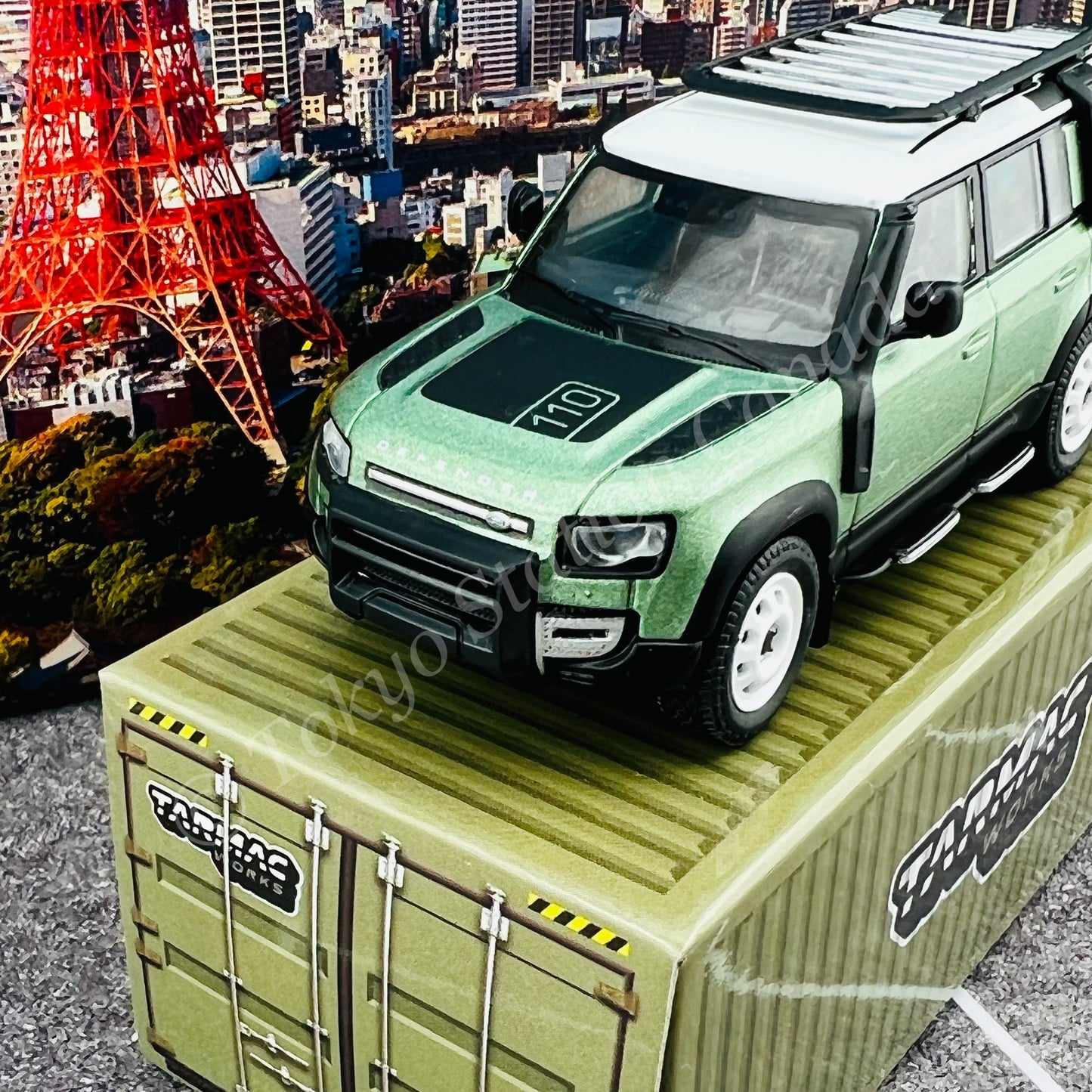 TARMAC WORKS 1/64 Global64 Land Rover Defender 110 Green Metallic T64G-020-GR