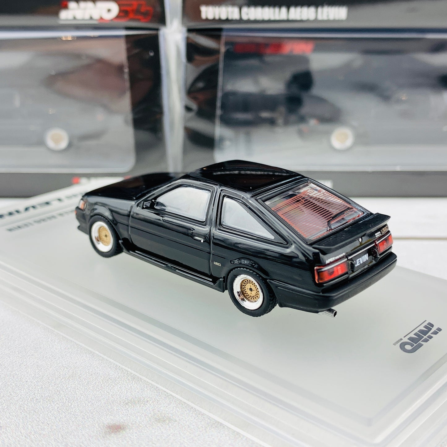 INNO64 1/64 Toyota Corolla AE86 Levin Black with Extra wheels set and water slide decals IN64-AE86-BLA