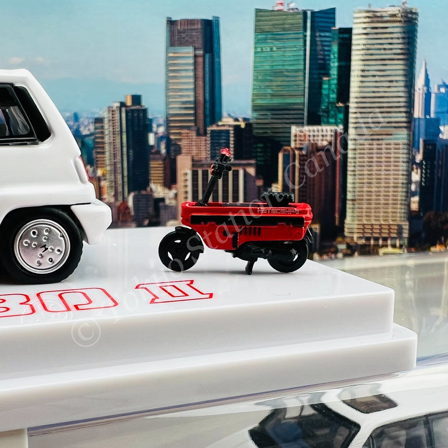 INNO64 1/64 HONDA CITY TURBO II White With Red MOTOCOMPO IN64-CITYII-WHI