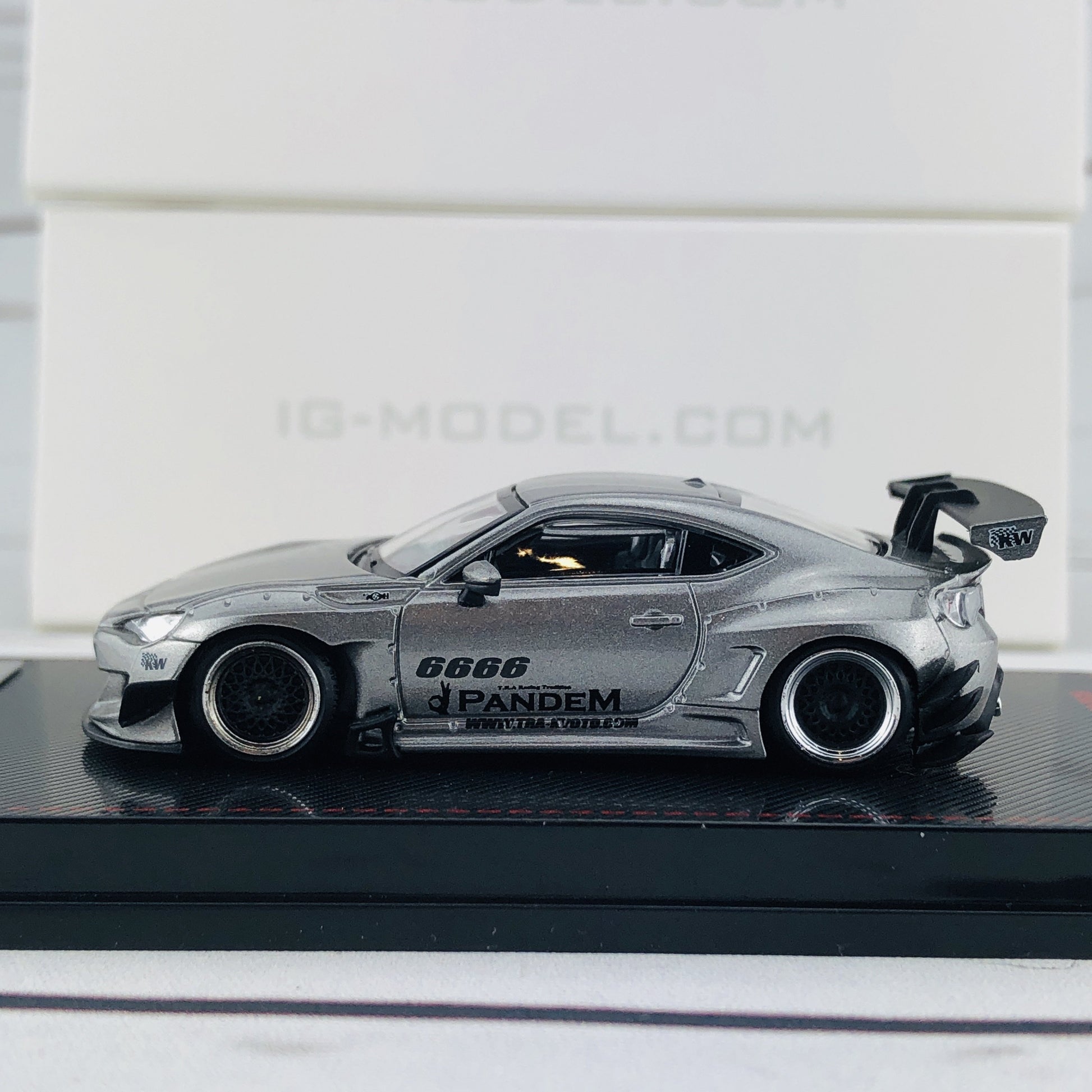 Ignition Model 1/64 Pandem Toyota 86 V3 Gray Metallic 1406