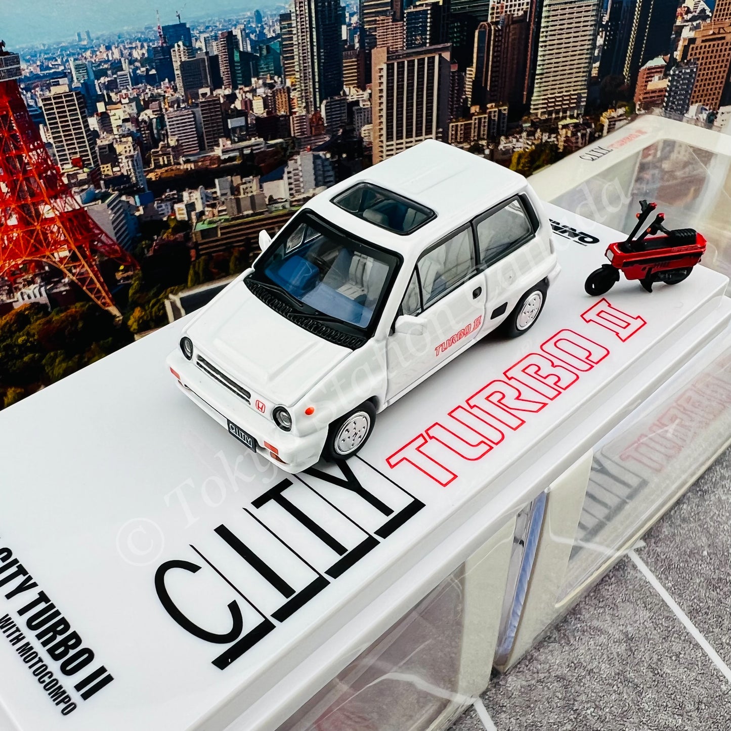 INNO64 1/64 HONDA CITY TURBO II White With Red MOTOCOMPO IN64-CITYII-WHI