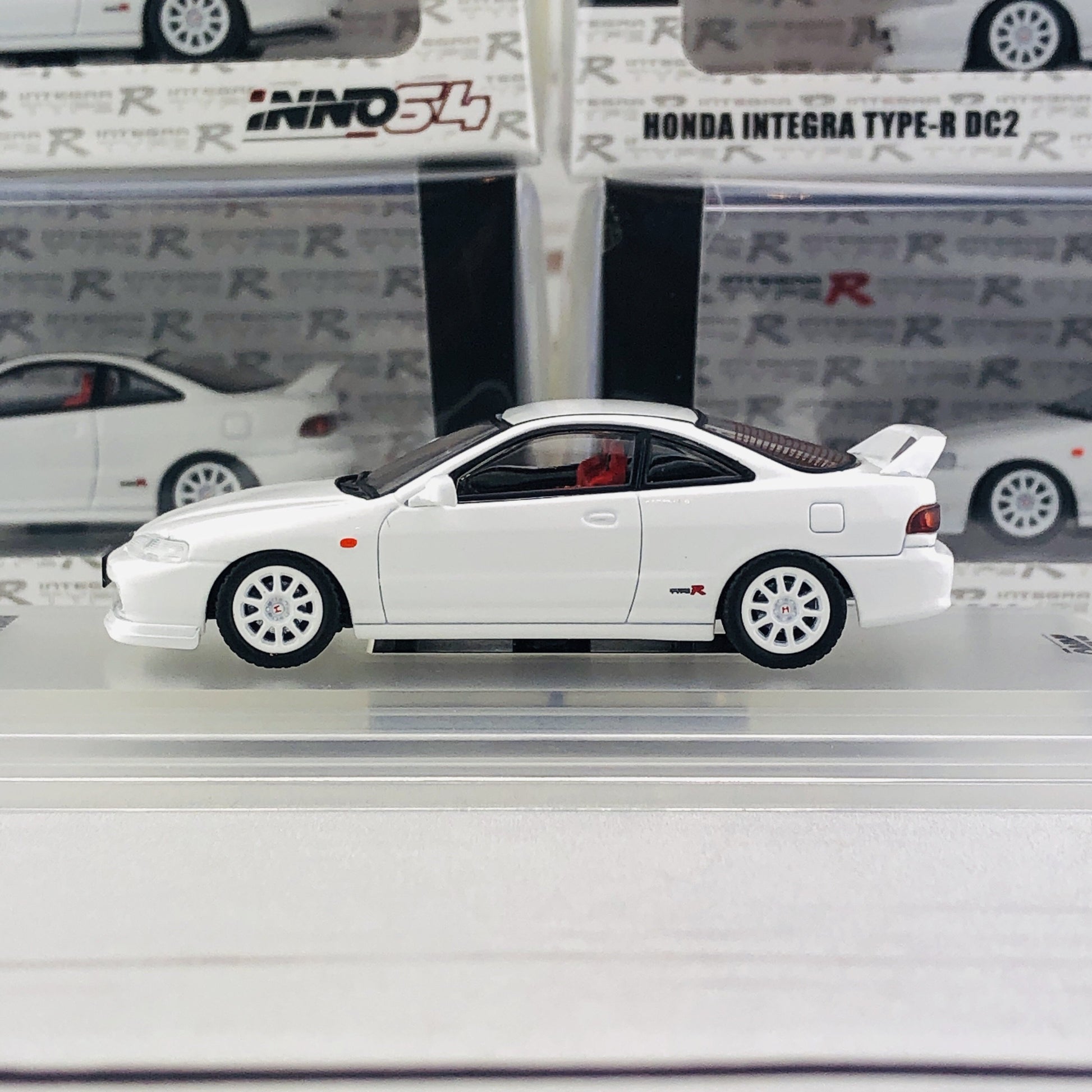 INNO64 1/64 Honda Integra Type-R DC2 White IN64-DC2-WHI
