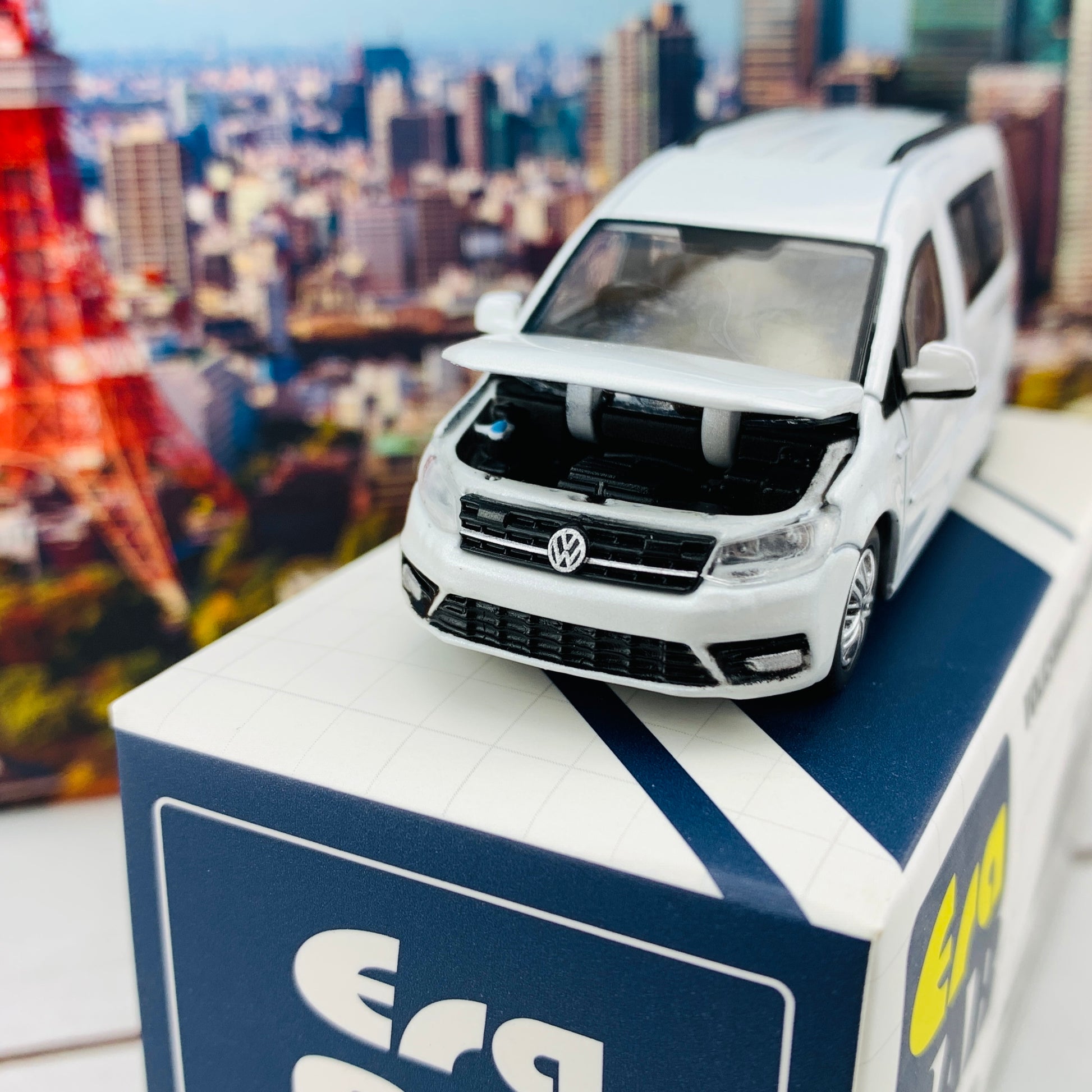 ERA CAR 39 1/64 Volkswagen Caddy Maxi White VW20CAMRN39