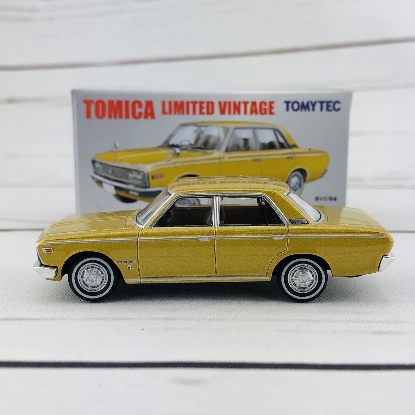 Tomica Limited Vintage 1/64 Toyopet Crown (1969) LV-181a
