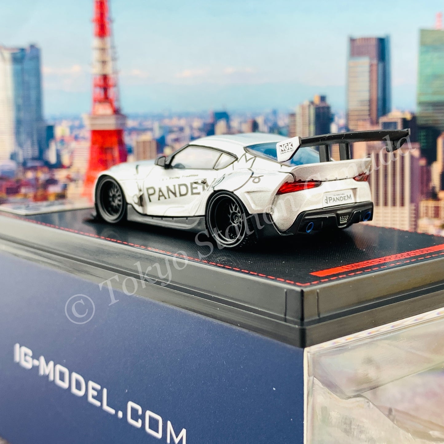 Ignition Model 1/64 PANDEM Supra (A90) Silver with Mr. Miura metal figurine IG2338