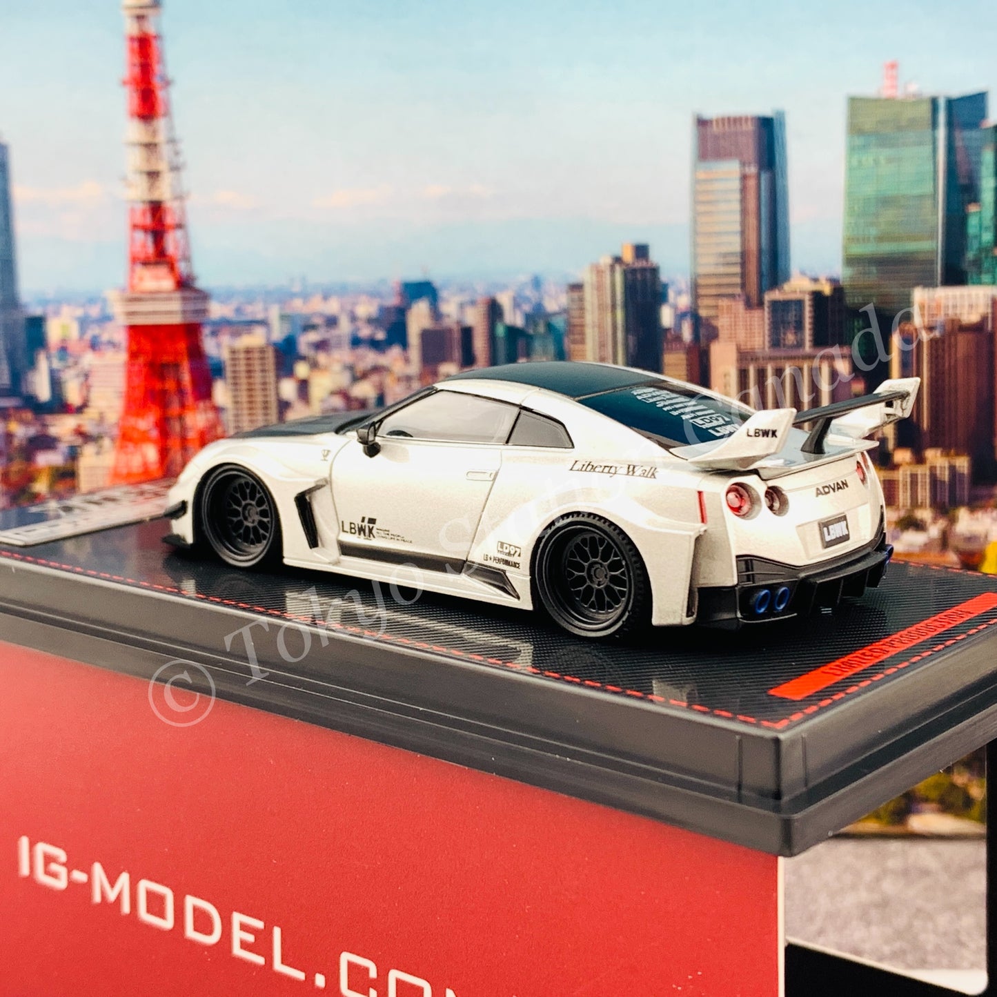 Ignition Model 1/64 LB-Silhouette WORKS GT Nissan 35GT-RR Silver IG2386