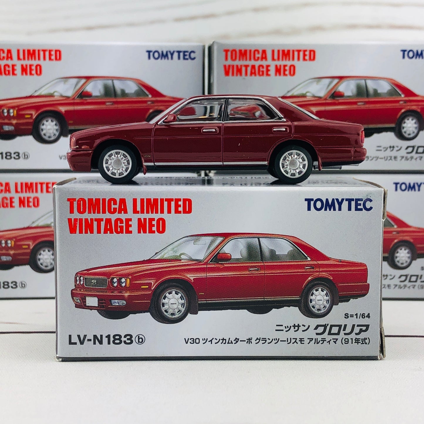 Tomica Limited Vintage 1/64 Nissan Gloria Gran Turismo Ultima (1991) LV-N183b