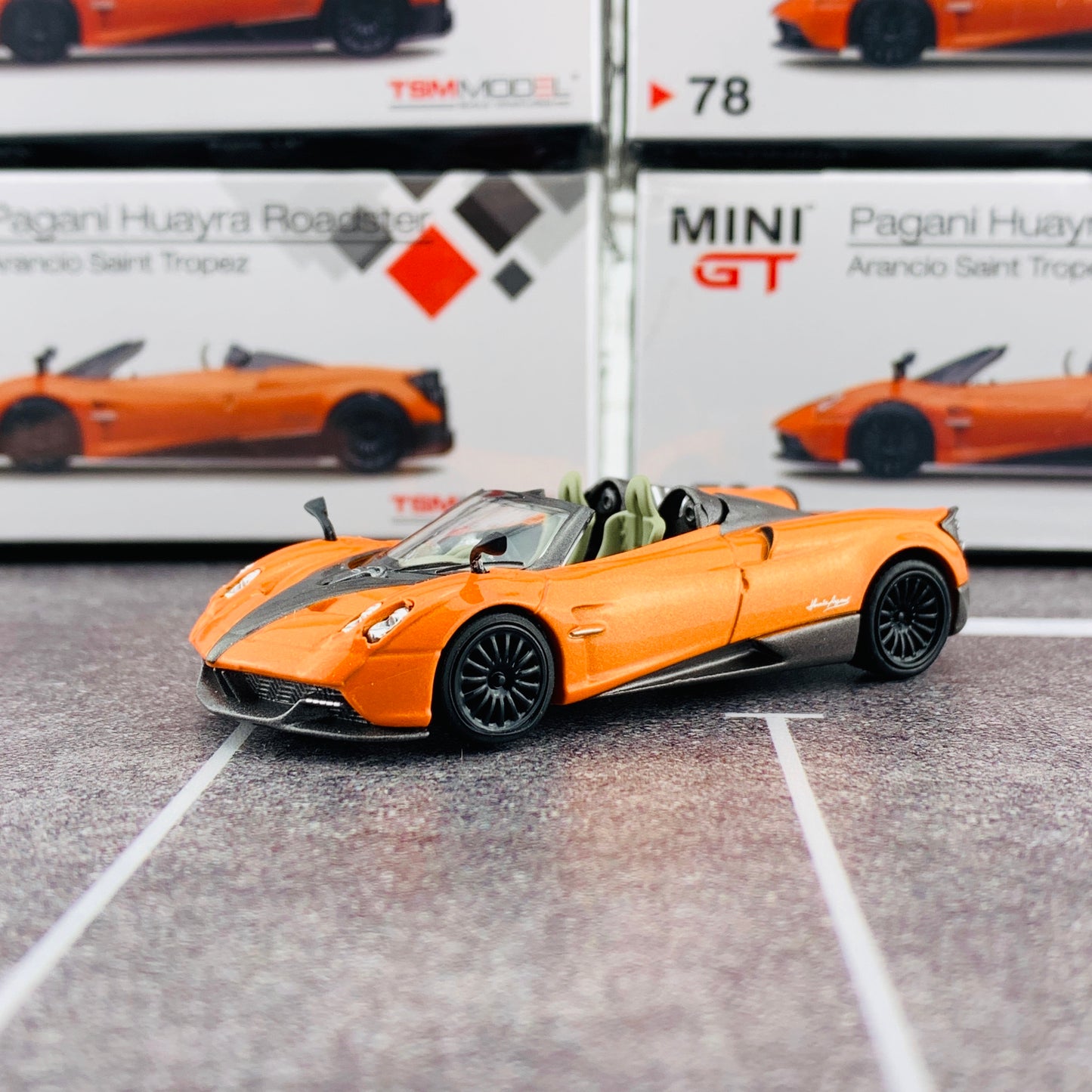 MINI GT 1/64 Pagani Huayra Roadster Arancio Saint Tropez RHD MGT00078-R