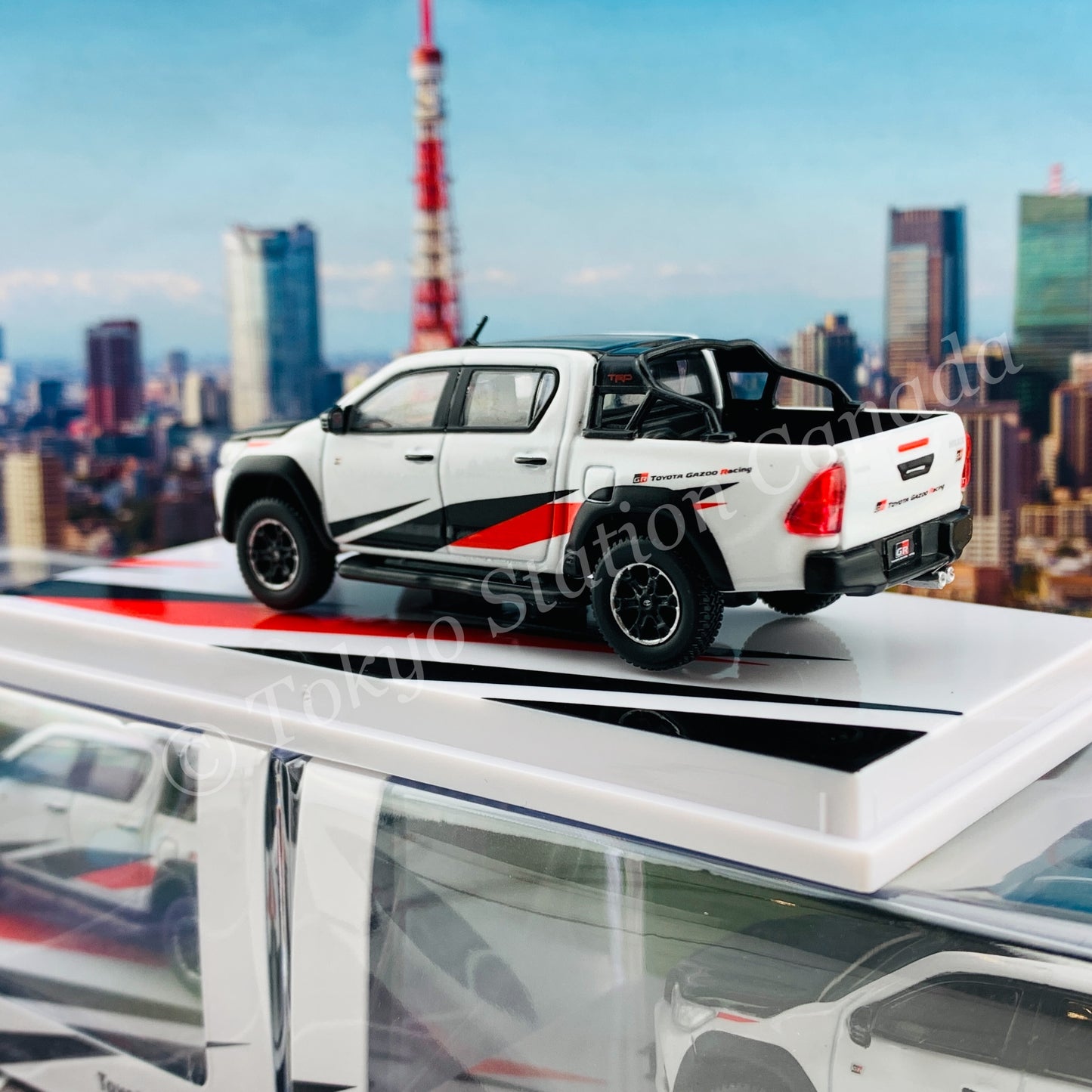 Tarmac Works 1/64 HOBBY64 Toyota Hilux  White T64-041-WH