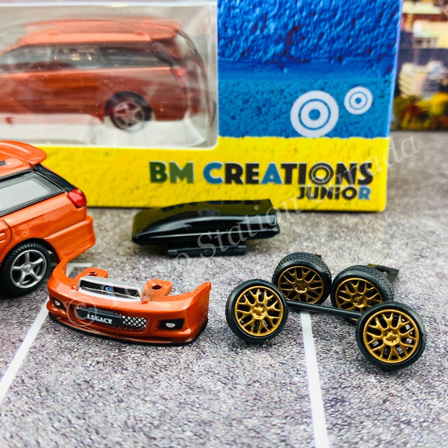 BM Creations JUNIOR 1/64Subaru 2002 Legacy E-tune II ORANGE RHD with Extra Wheels, Lowering Parts 64B0152