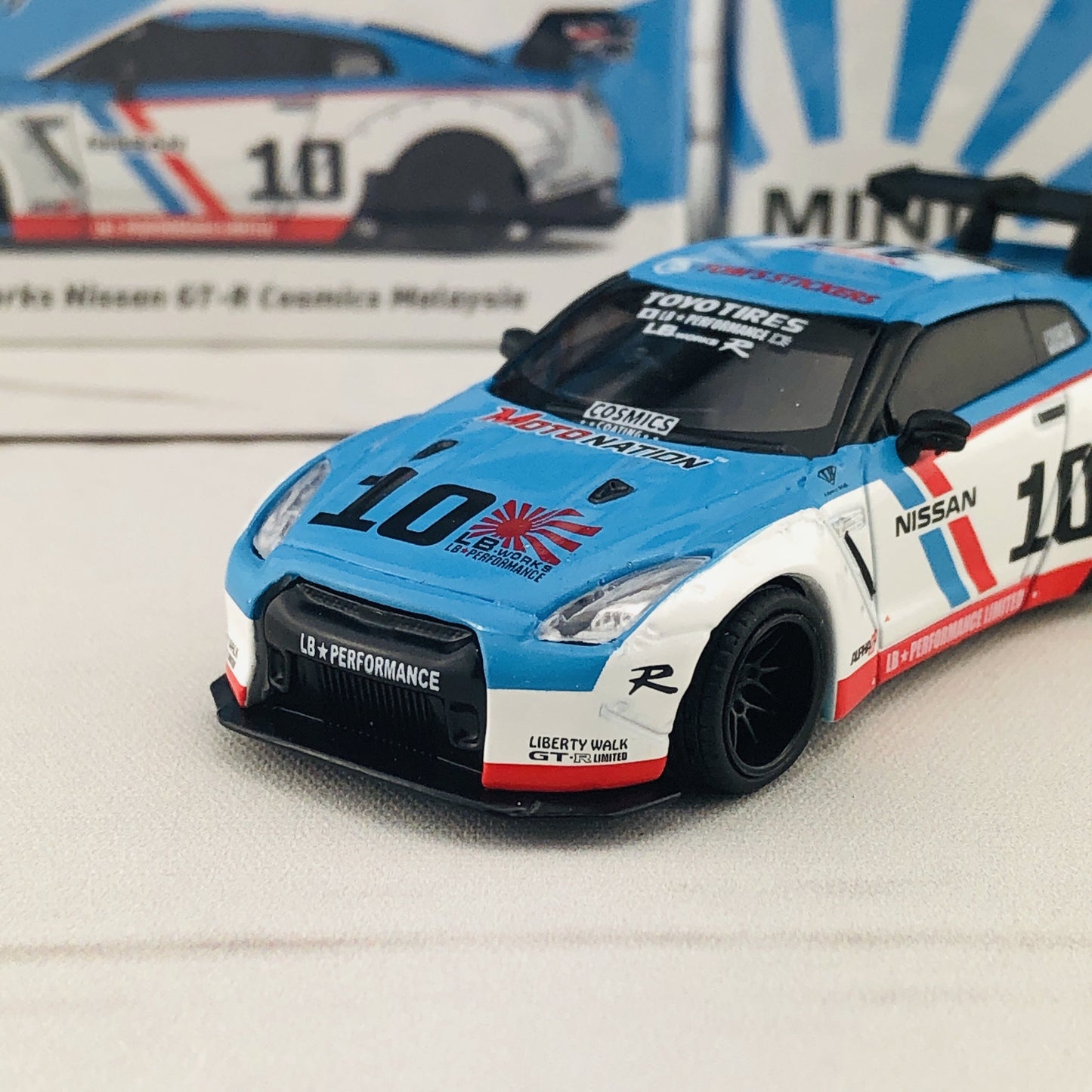 MINI GT LIBERTYWALK LB★WORKS Nissan GTR (R35) Cosmics Malaysia RHD MGT00066-R