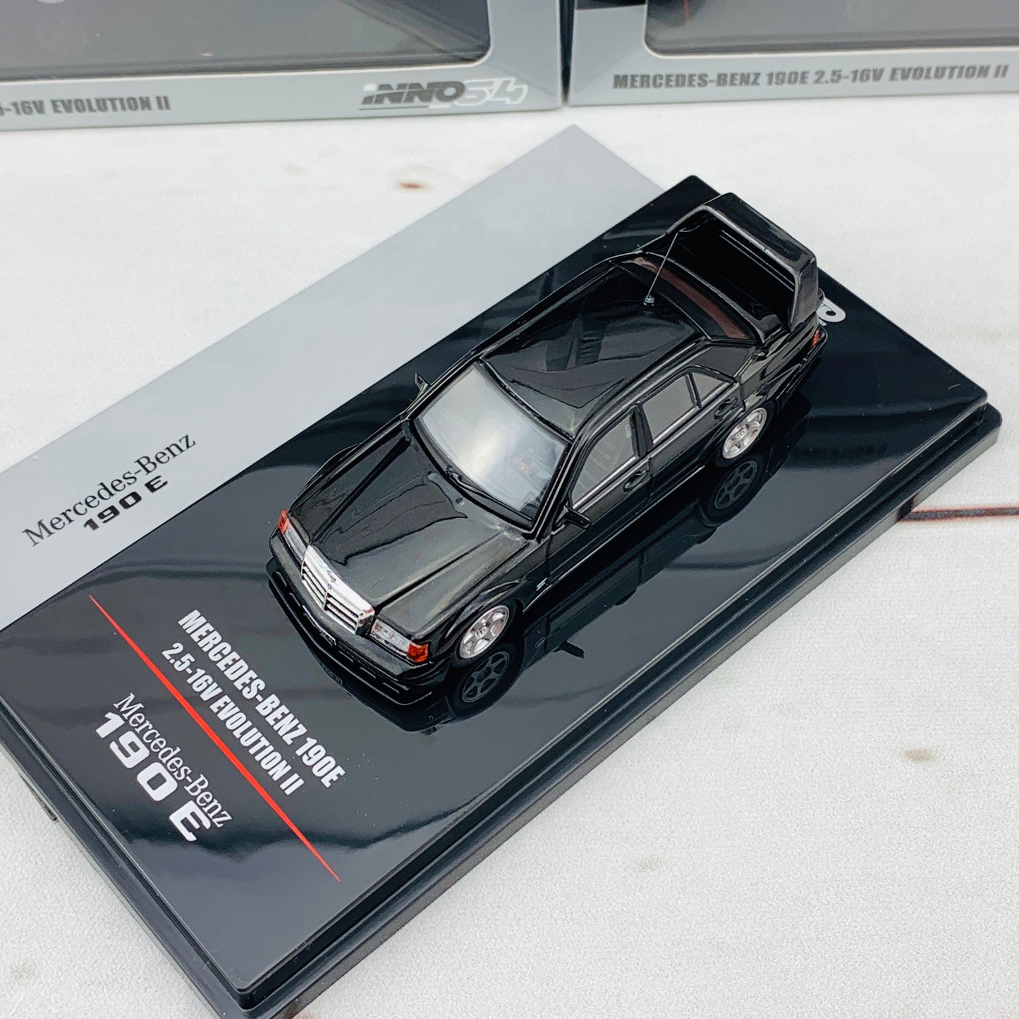 INNO64 MERCEDES-BENZ 190E 2.5-16 EVO II Black With Extra Wheels IN64-190E-BLA