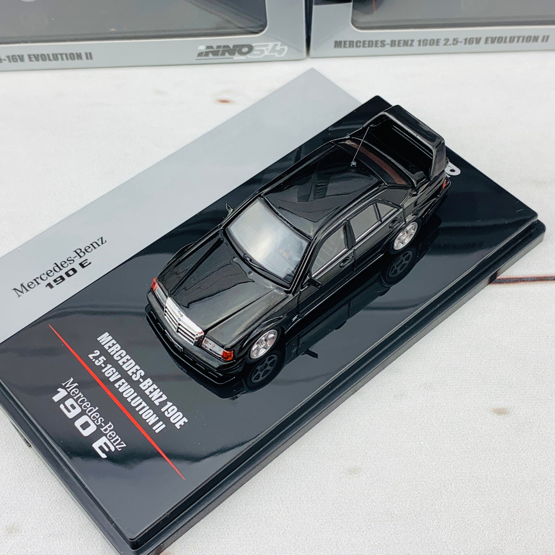 INNO64 MERCEDES-BENZ 190E 2.5-16 EVO II Black With Extra Wheels IN64-190E-BLA