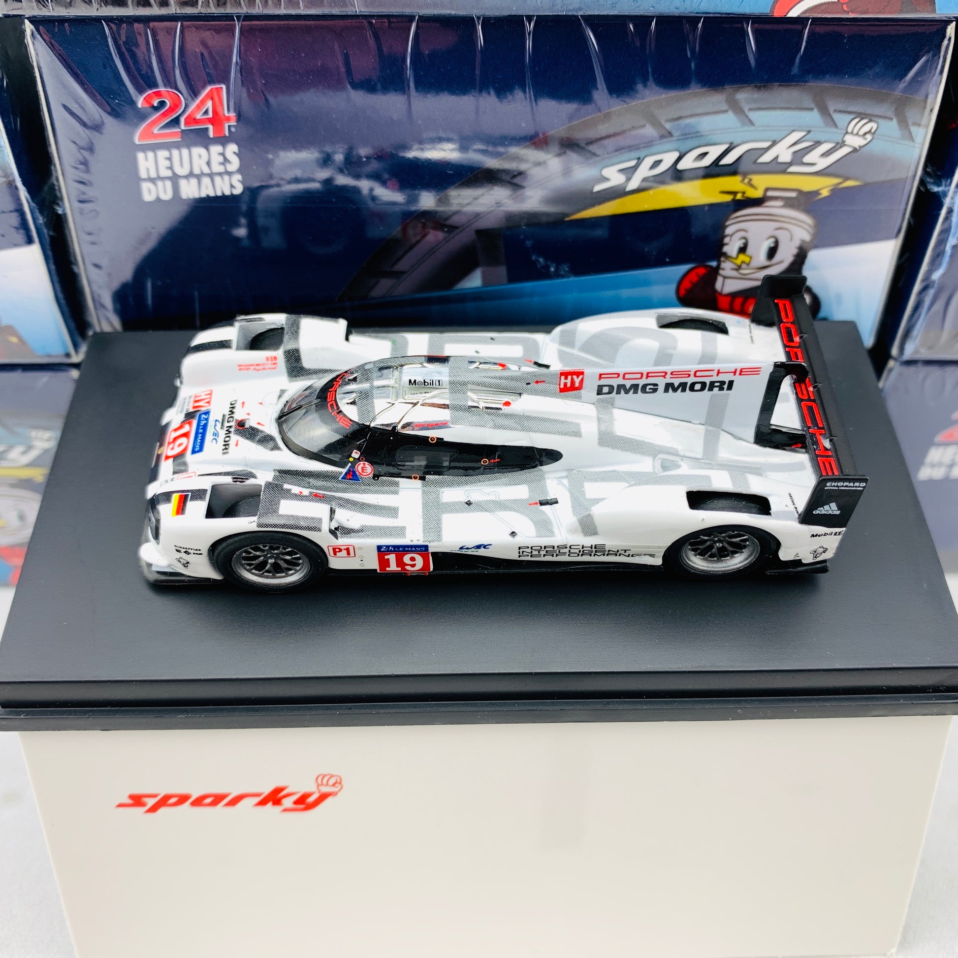 Sparky 1/64 PORSCHE 919 HYBRID NO.19 PORSCHE TEAM WINNER 24H LE MANS 2015 N. HÜLKENBERG - E. BAMBER - N. TANDY Y094