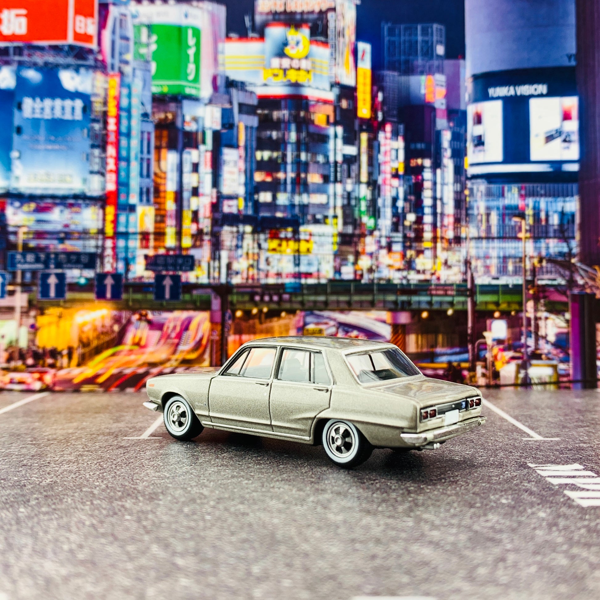 Tomica Limited Vintage 1/64 Nissan Skyline 2000GT-R Silver (1971) LV-167b