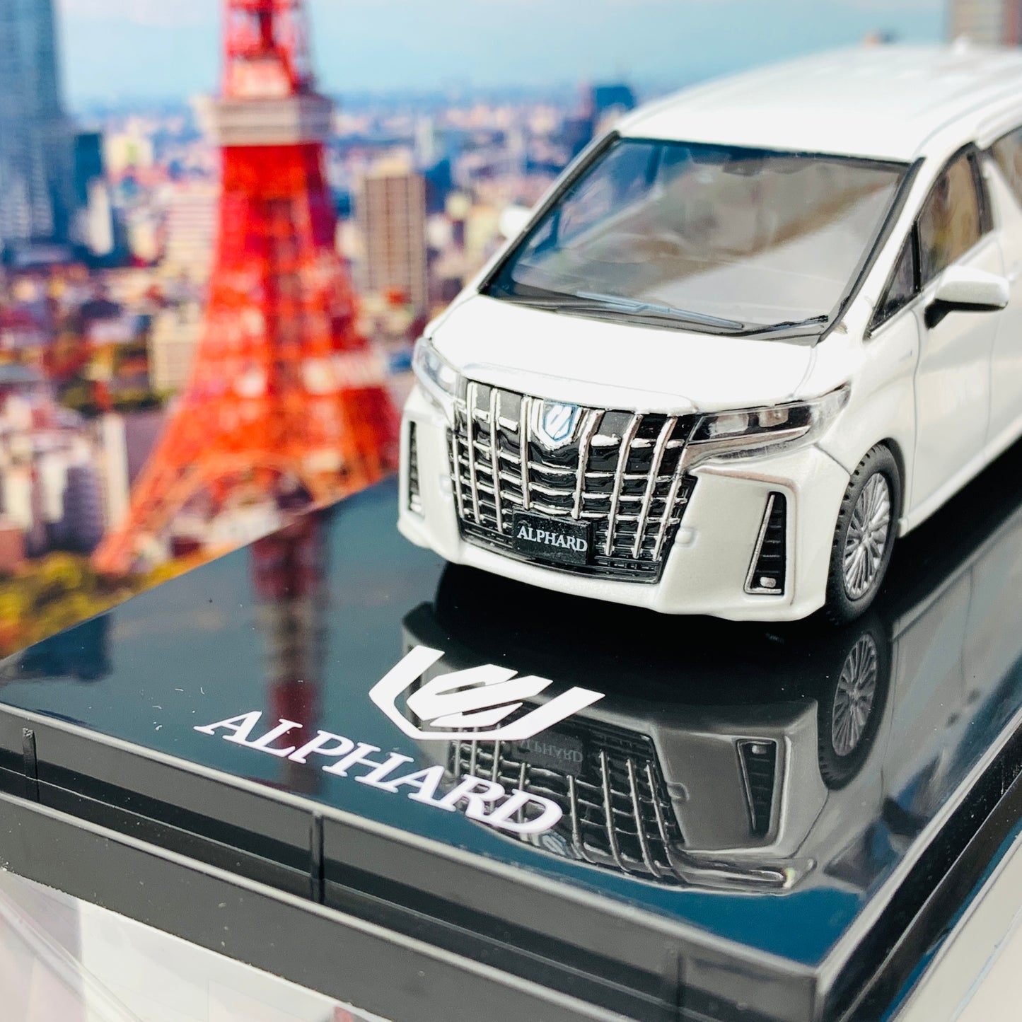 HOBBY JAPAN 1/64 Toyota ALPHARD HYBRID (H30W) AERO TYPE White Pearl HJ641012HWP