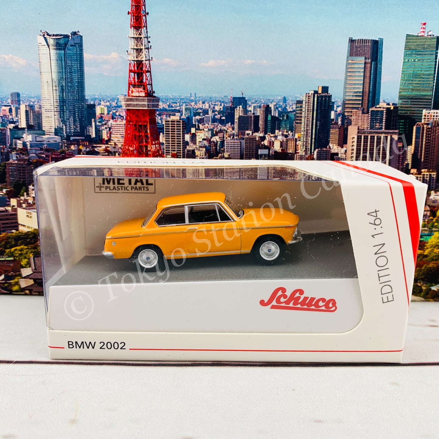 Schuco 1/64 BMW 2002 Orange 452022700