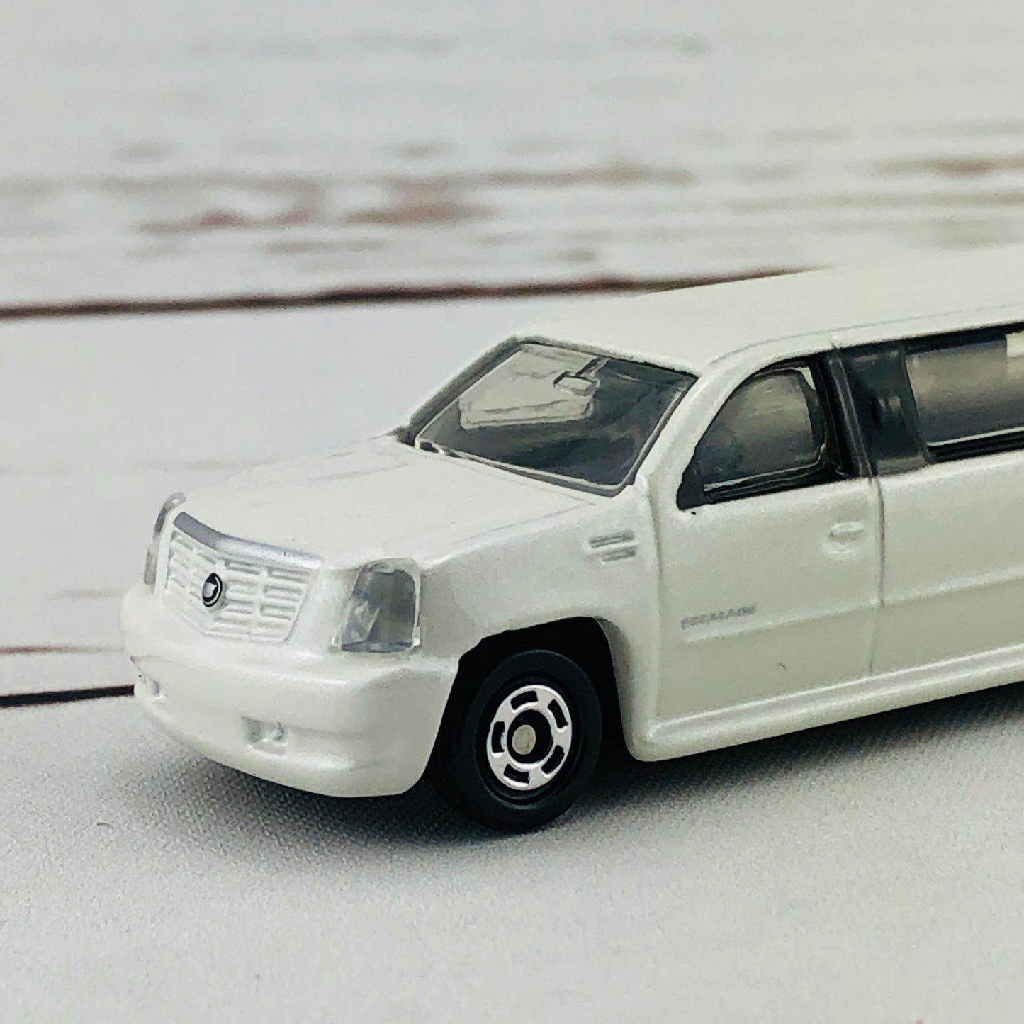 TOMICA No.136 Cadillac Escalade