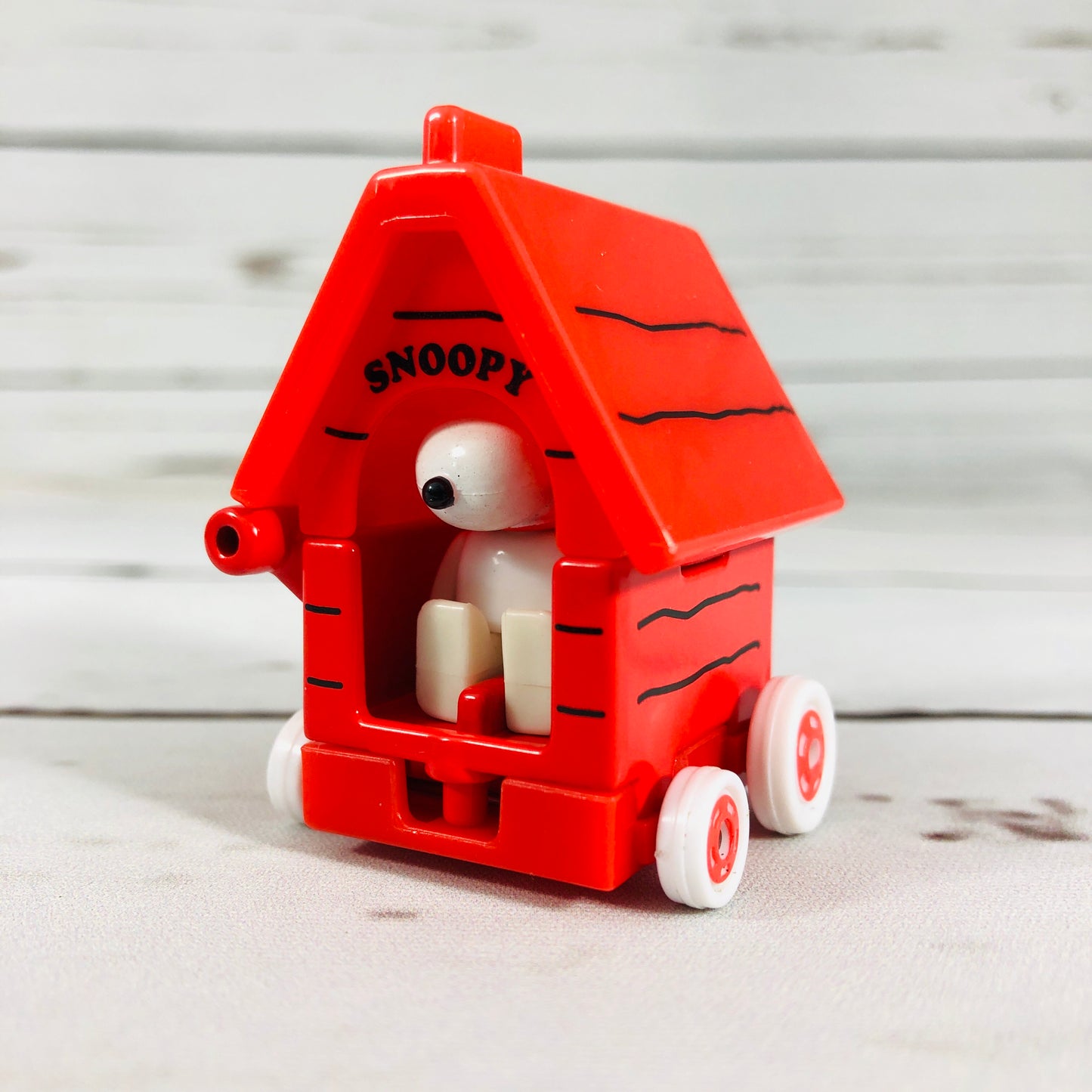 DREAM TOMICA Ride On R01 Snoopy x House Car