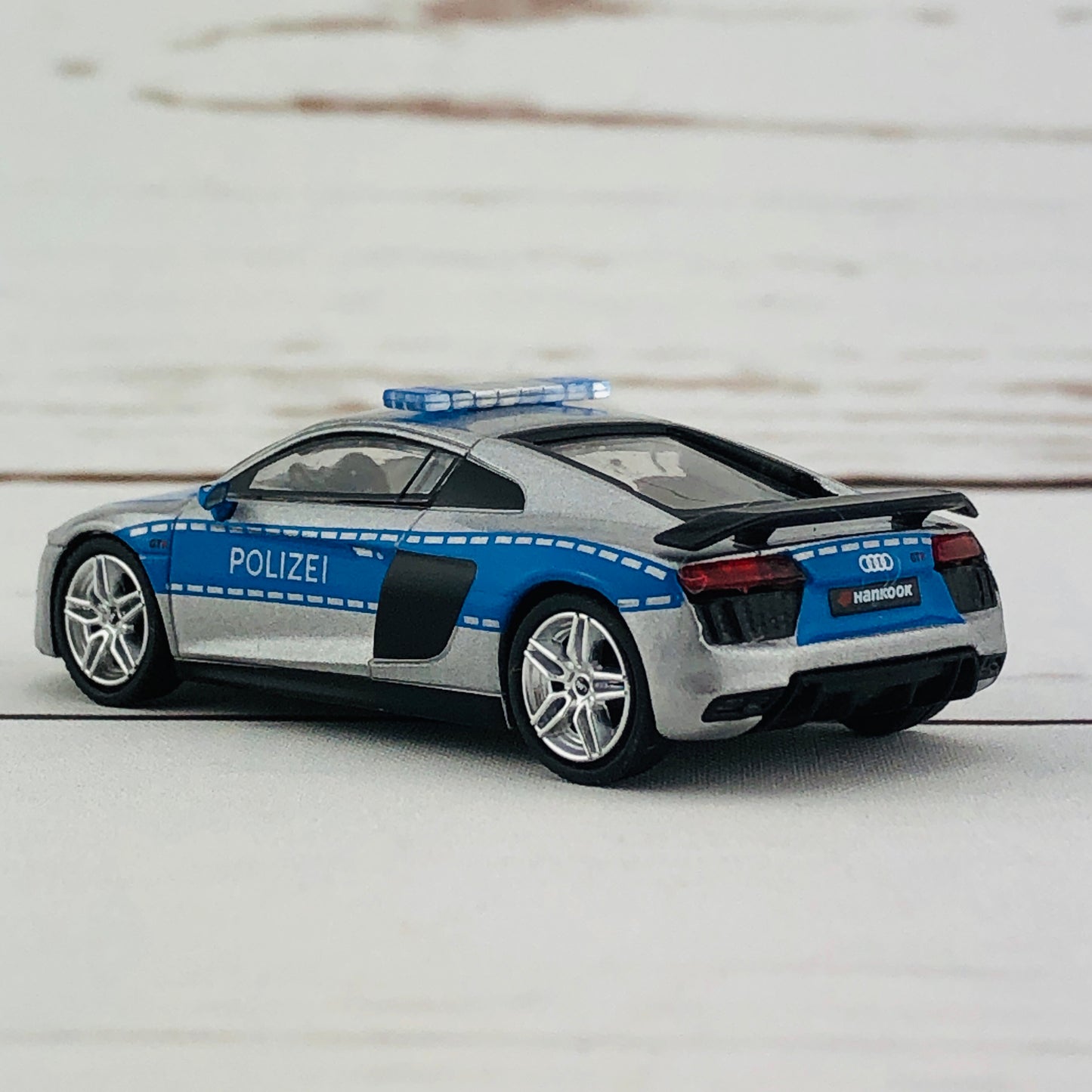Tarmac Works GLOBAL64 1/64 Audi R8 V10 Plus - German Polizei