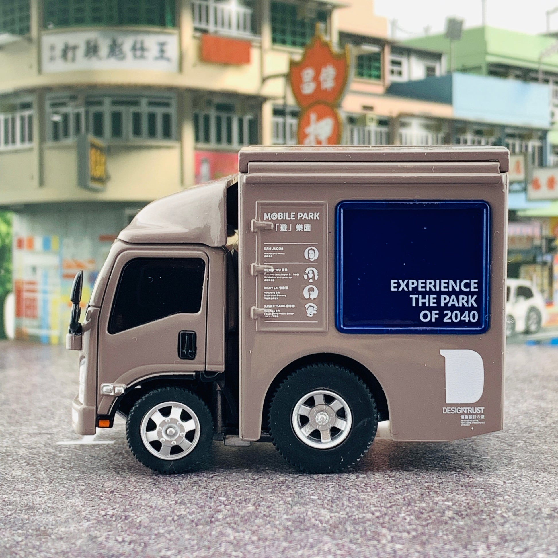 Tiny Q Pro-Series 13 - Outdoor Advertising Truck TinyQ-13a