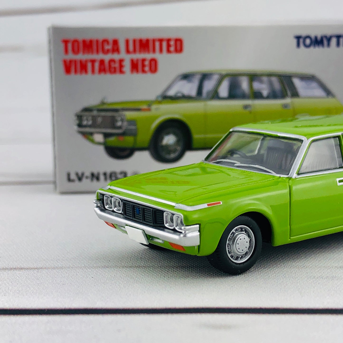 Tomica Limited Vintage 1/64 Toyota Crown Van Deluxe Green (1973) LV-N163a