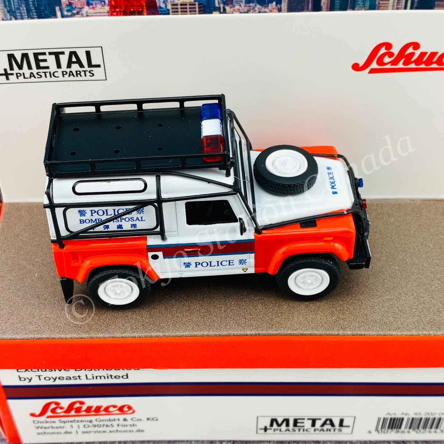 Schuco 1/64 Land Rover Defender Hong Kong Police EOD Bureau (Toyeast Limited Edition) 452020400