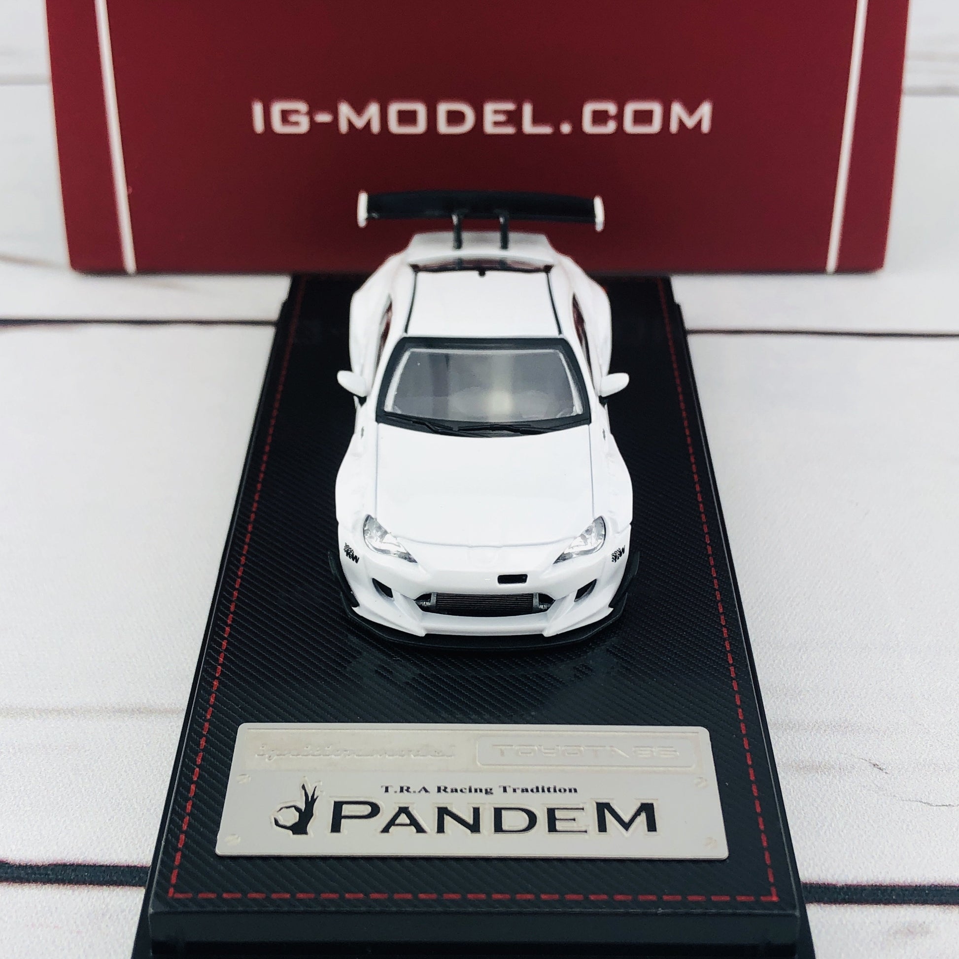 Ignition Model 1/64 Pandem Toyota 86 V3 White 1402