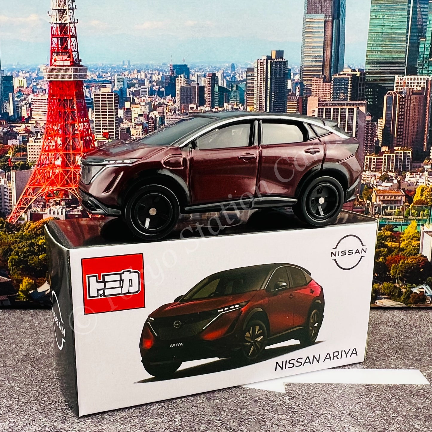TOMICA Nissan Ariya (Burgundy/Midnight Black) KWAM036095