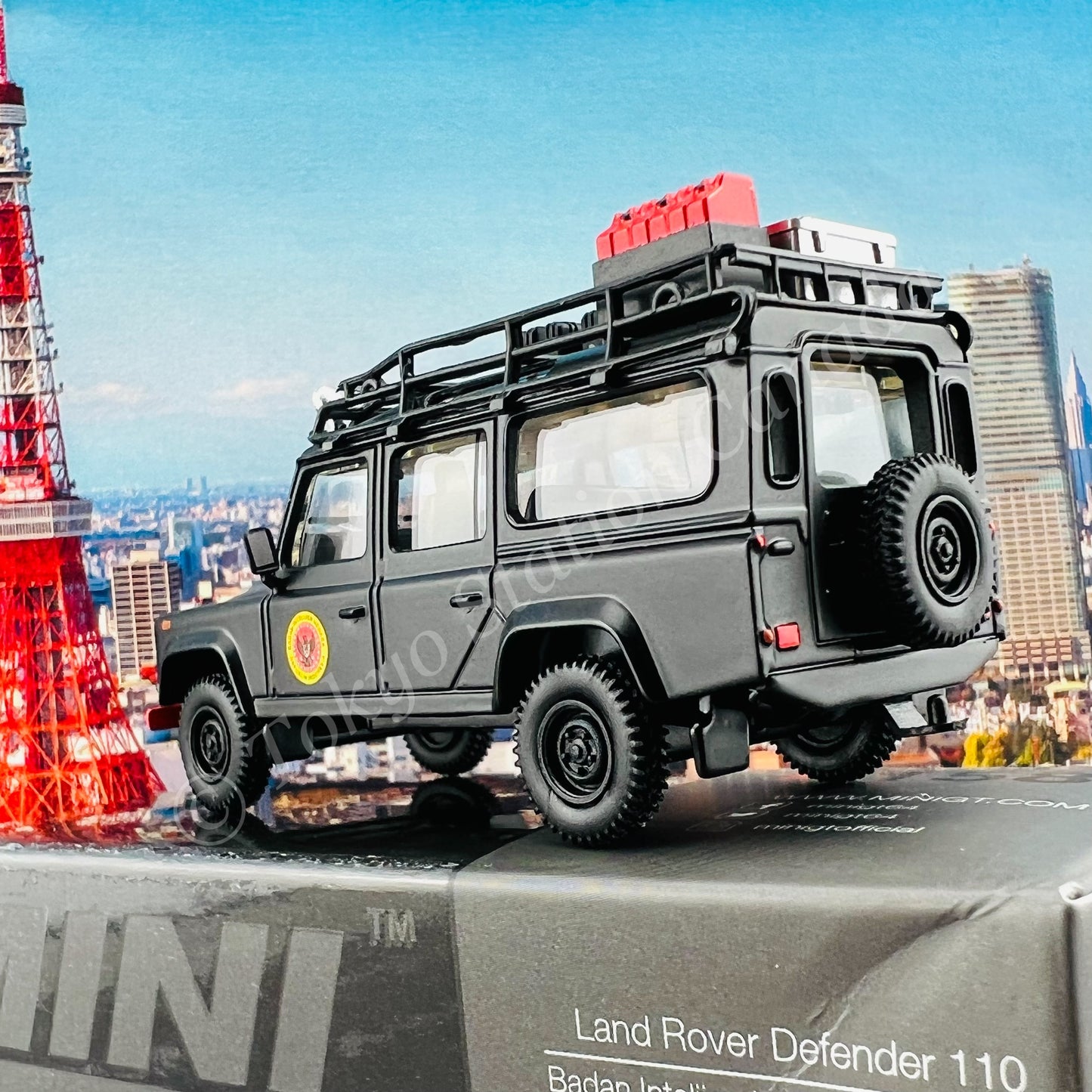 MINI GT 1/64 Land Rover Defender 110 Badan Intelijen Negara Indonesia - EMS Exclusive RHD MGT00158-R