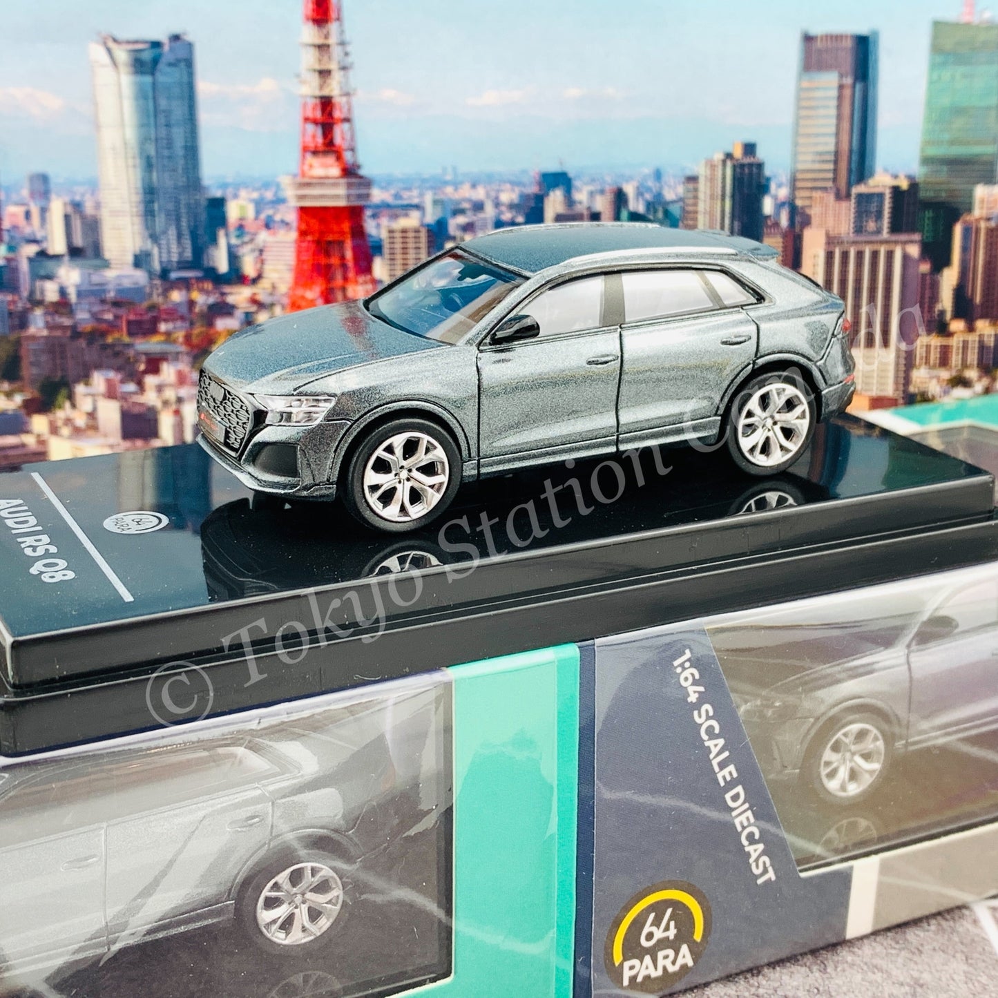 PARA64 1/64 Audi RS Q8 Daytona Grey LHD PA-55172