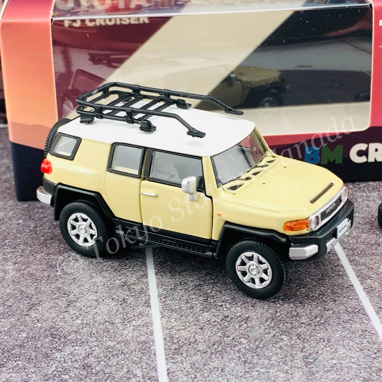BM CREATIONS JUNIOR 1/64 Toyota 2015 FJ Cruiser - Ivory LHD 64B0137