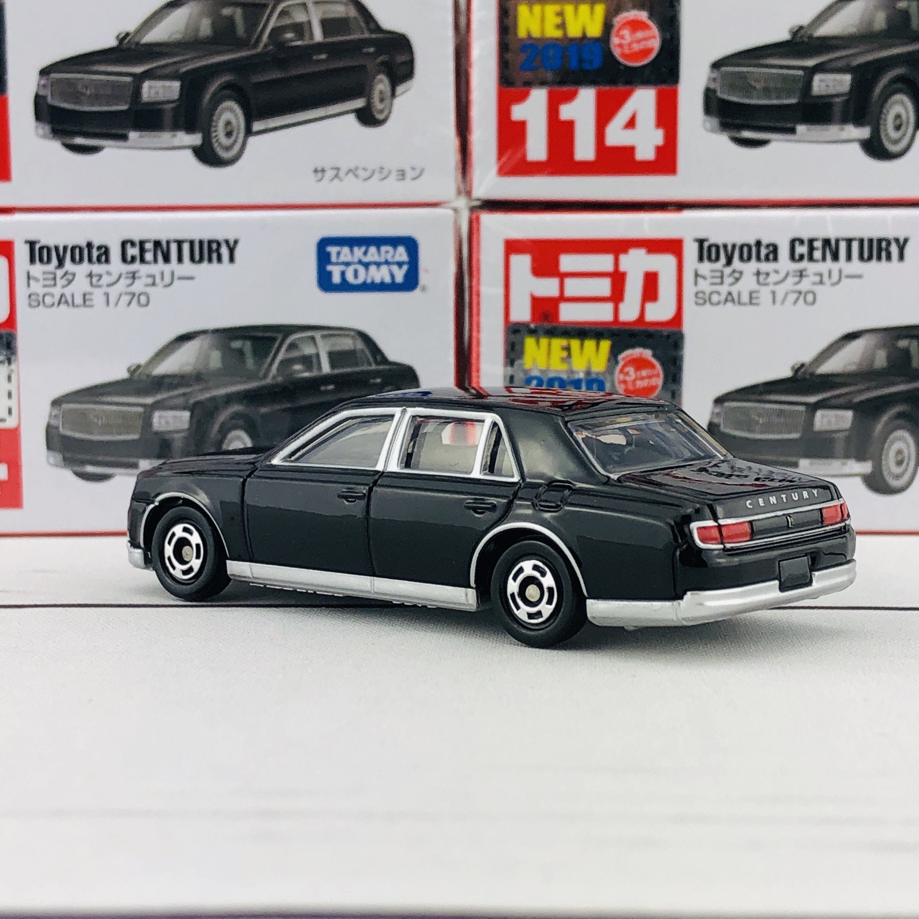 Tomica 114 Toyota Century – Tokyo Station