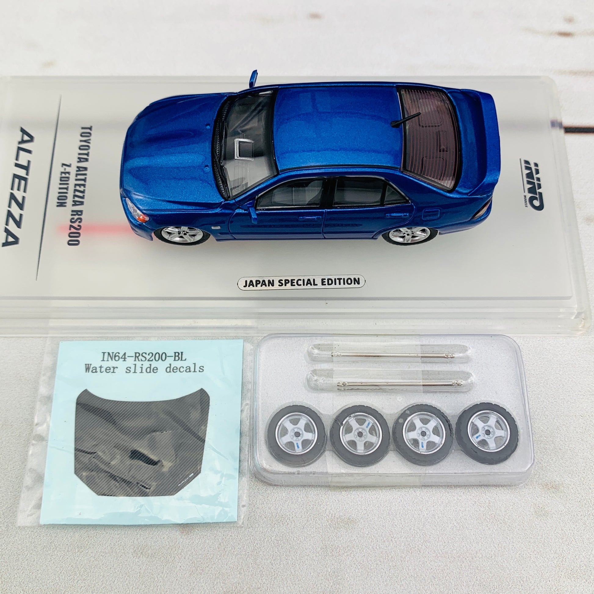 NNO64 1/64 Toyota Altezza RS200 Z-Edition with extra wheels set and carbon hood water slide decals IN64-RS200-BLU