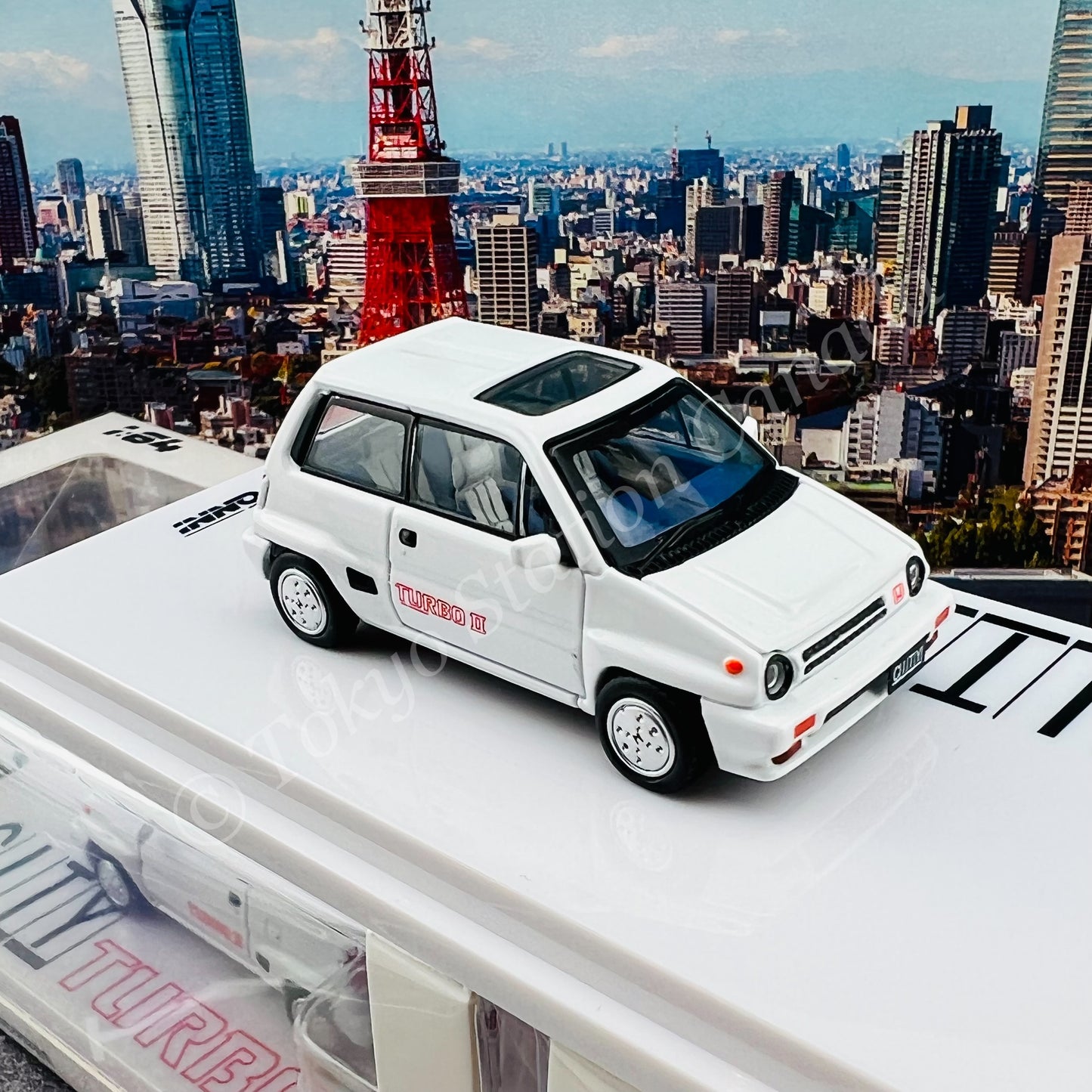INNO64 1/64 HONDA CITY TURBO II White With Red MOTOCOMPO IN64-CITYII-WHI