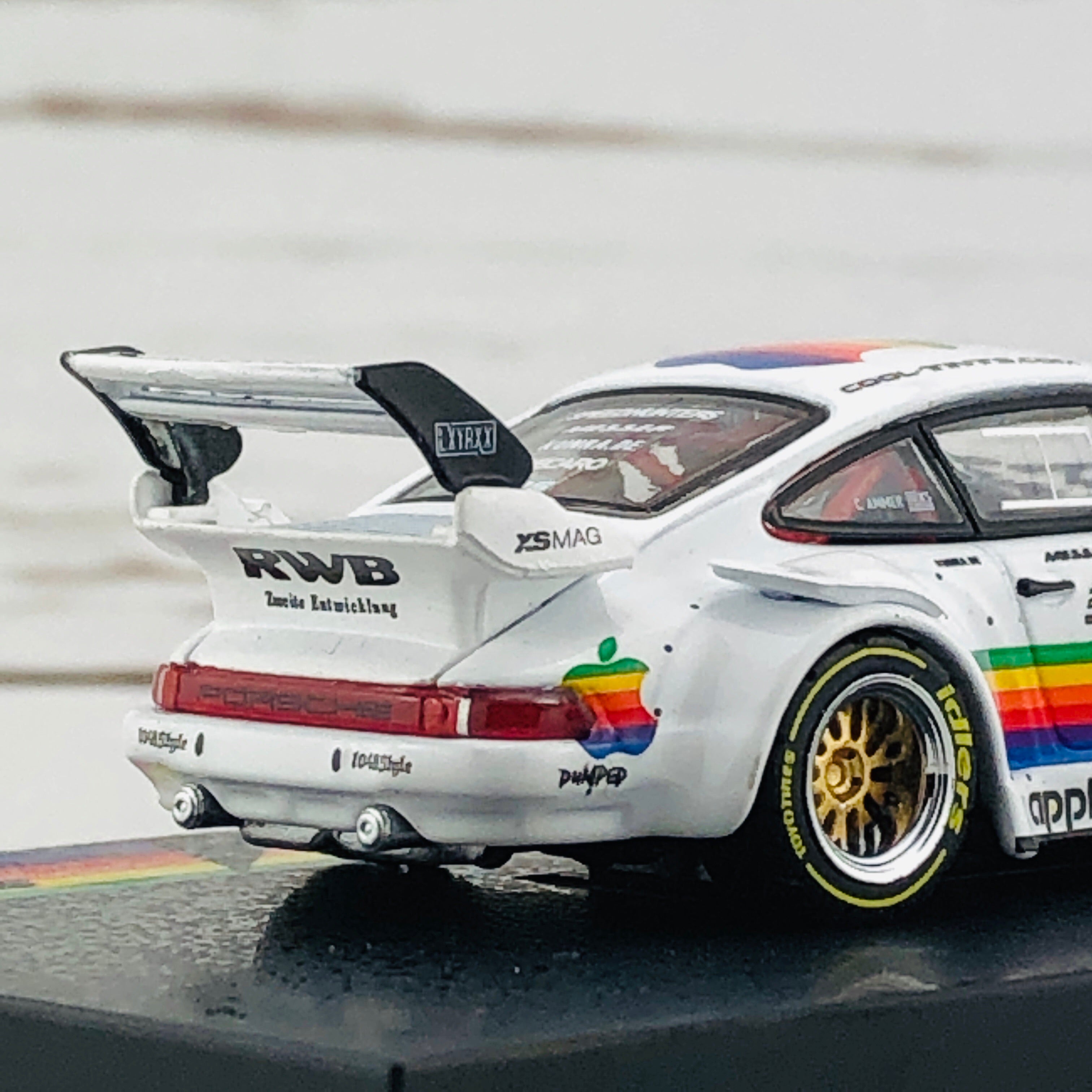 Tarmac Works 1/64 RWB 930 Apple #89 – Tokyo Station