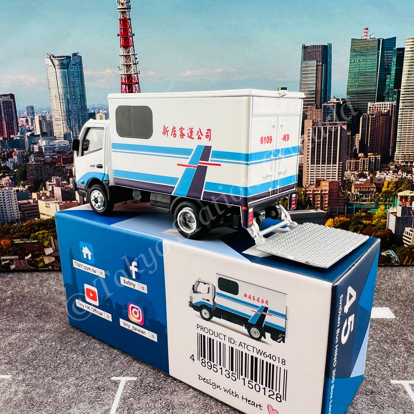 TINY 微影 TW45 Taiwan SinDian Bus HINO 300 Box Lorry ATCTW64018
