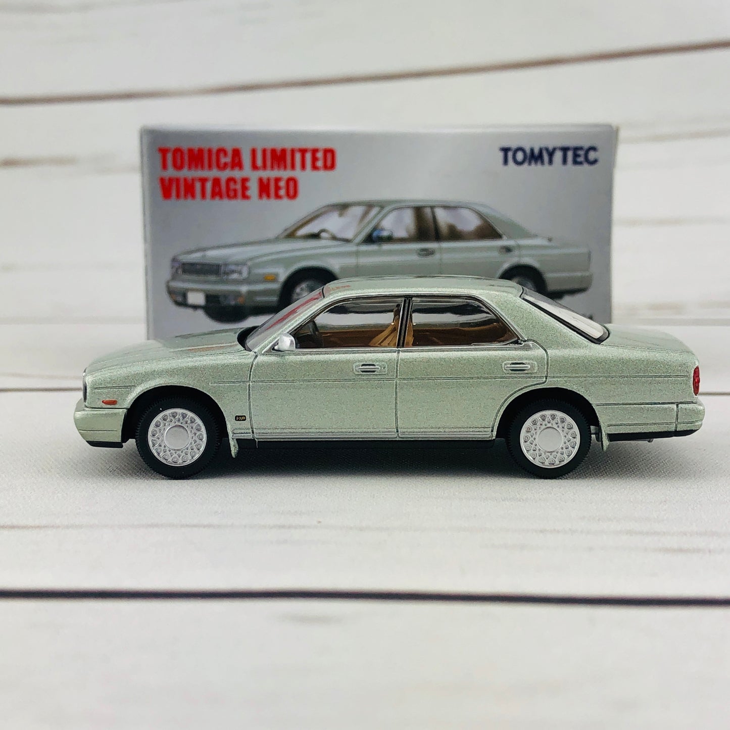 Tomica Limited Vintage 1/64 Nissan Cedric Brougham VIP LV-N181b