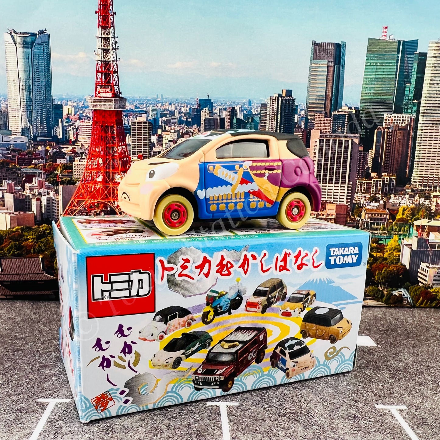 TOMICA Old Story Box - Toyota IQ (Momotaro) 4904810878759