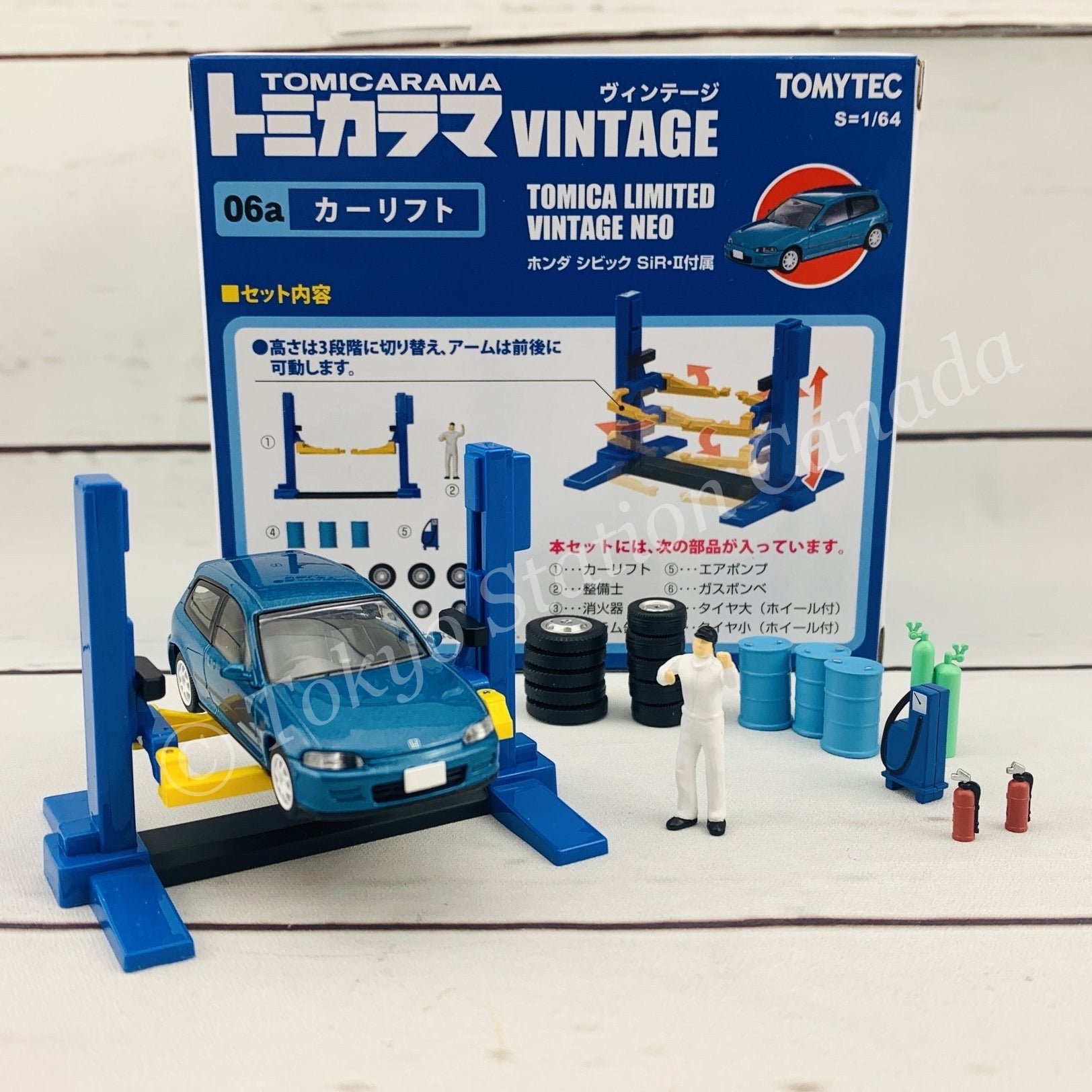 Tomytec Tomicarama Vintage 06a Car Lift including a TLV-NEO Honda Civic SiR-II