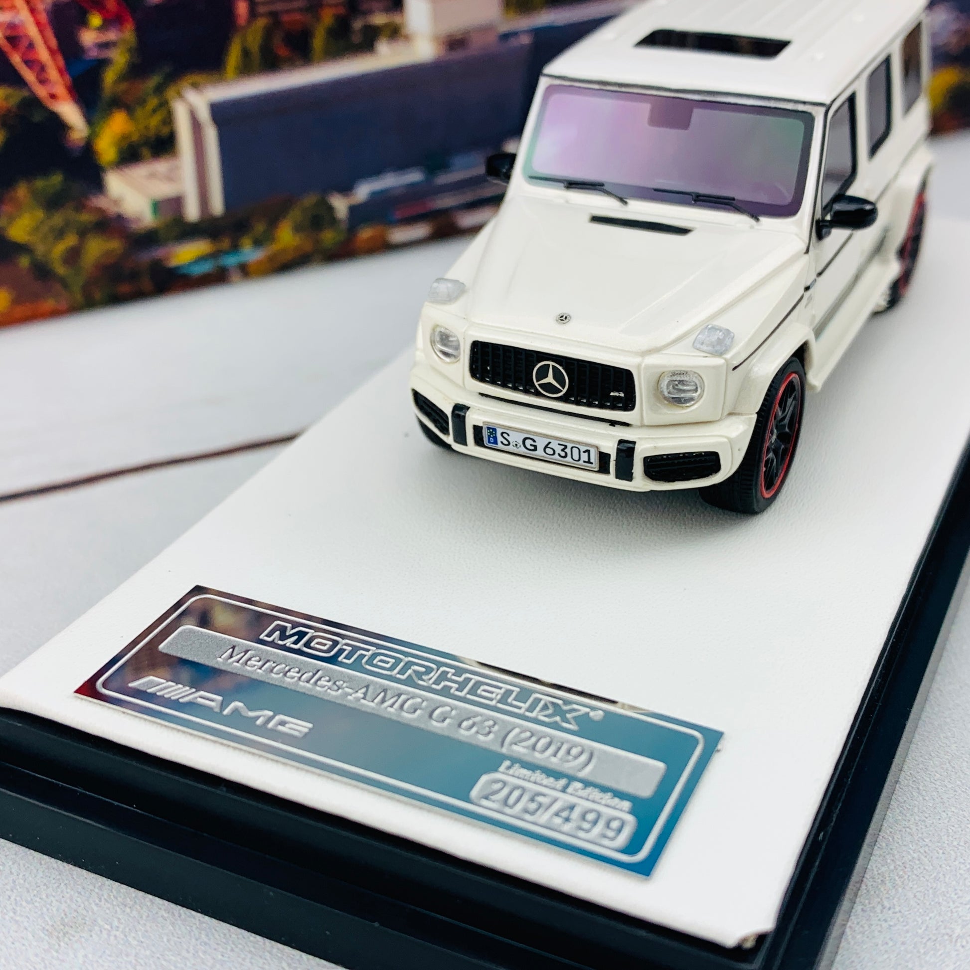 MOTORHELIX 1/64 Mercedes-AMG C63 WHITE