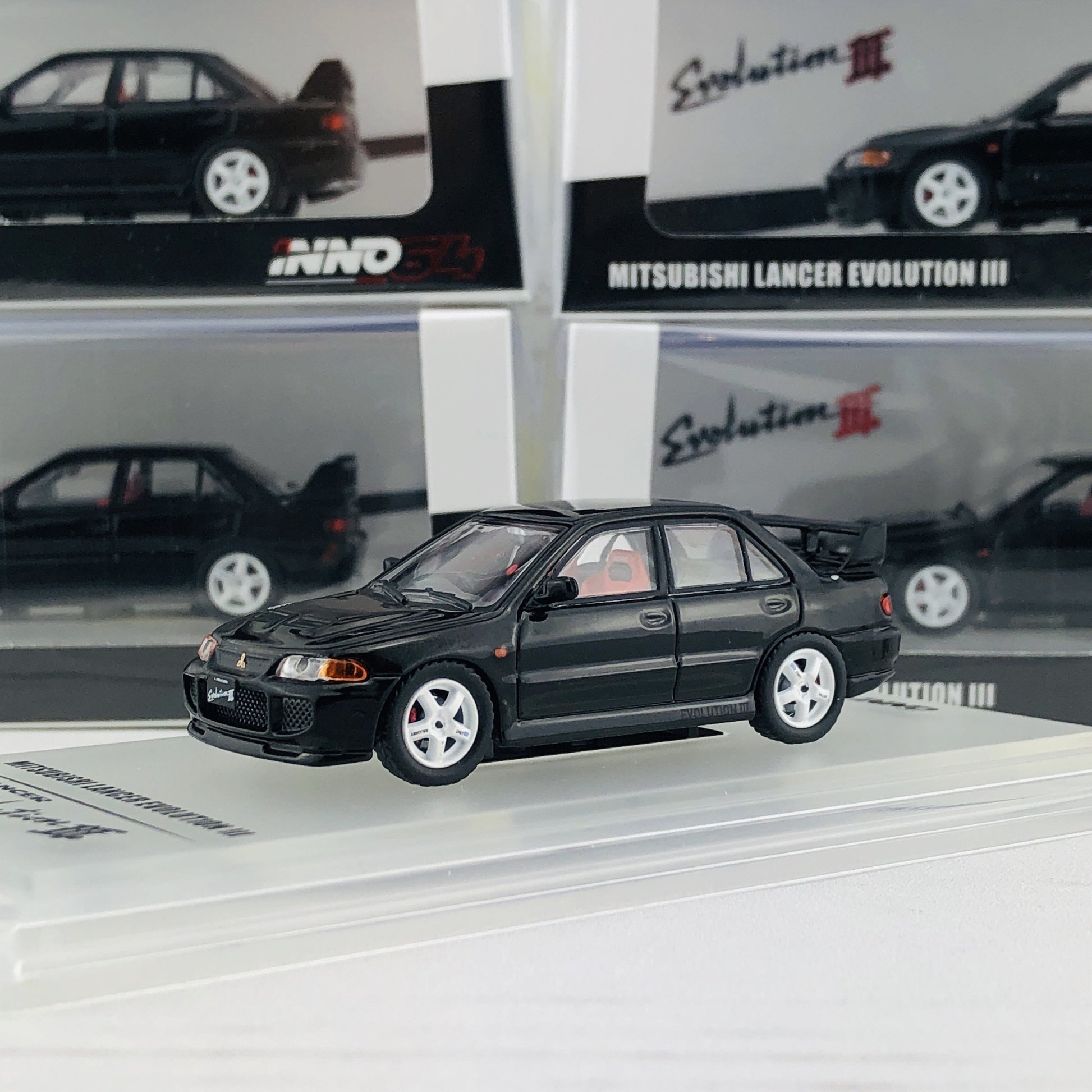 INNO64 Mitsubishi Lancer Evolution III with Extra Wheel Set IN64-EVO3-BLA
