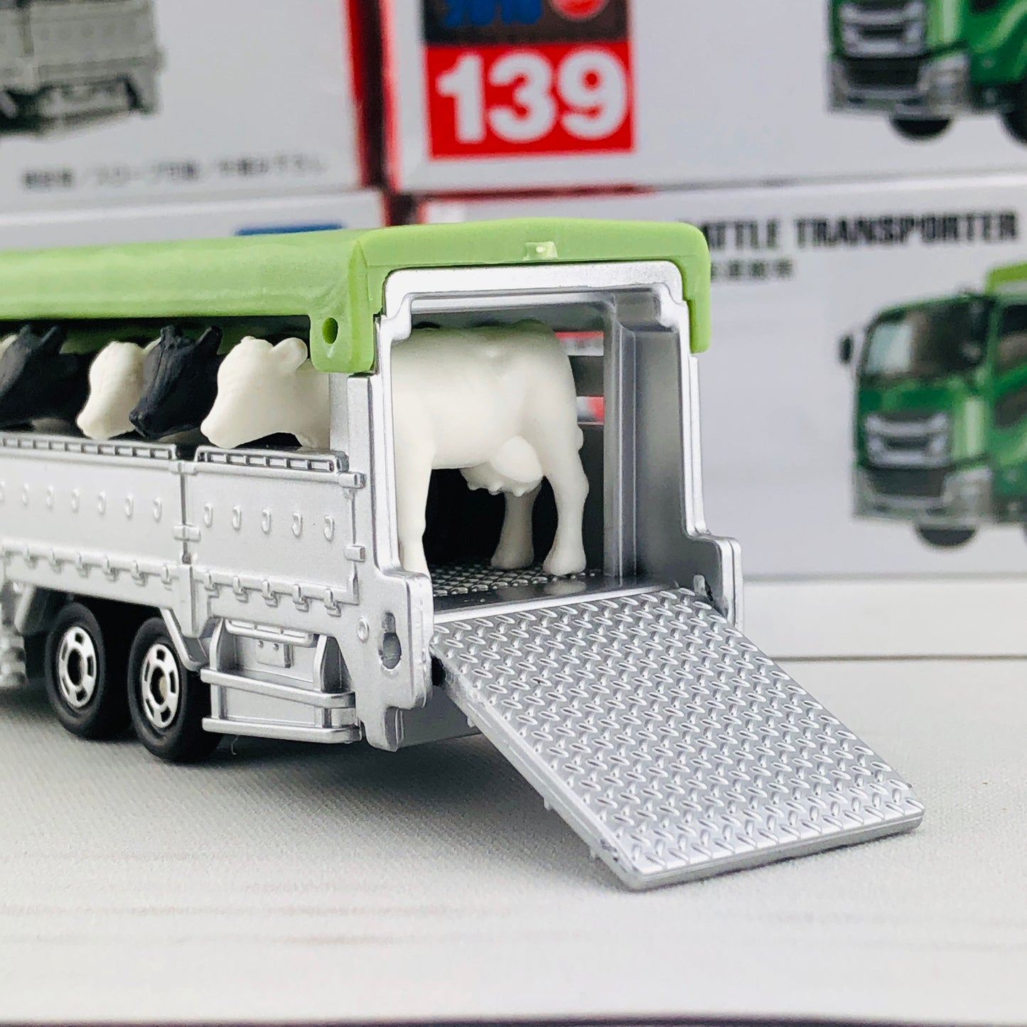 Tomica 139 Cattle Transporter