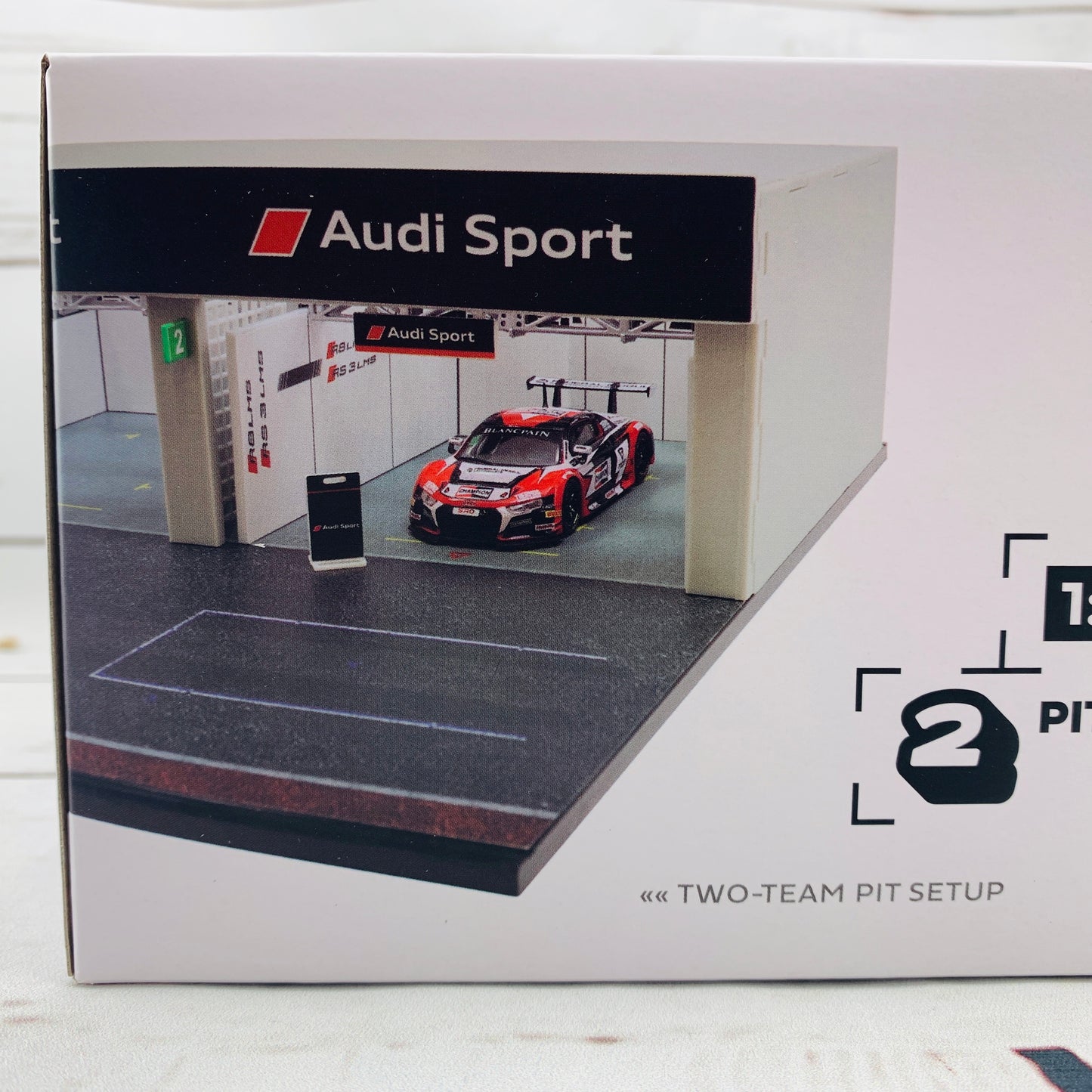 Tarmac Works 1/64 Pit Garage Diorama - Audi Sport - DIORAMA64 T64D-001-AS Includes T64-007-18BGTA5 Audi R8 LMS Blancpain GT Series Asia 2018