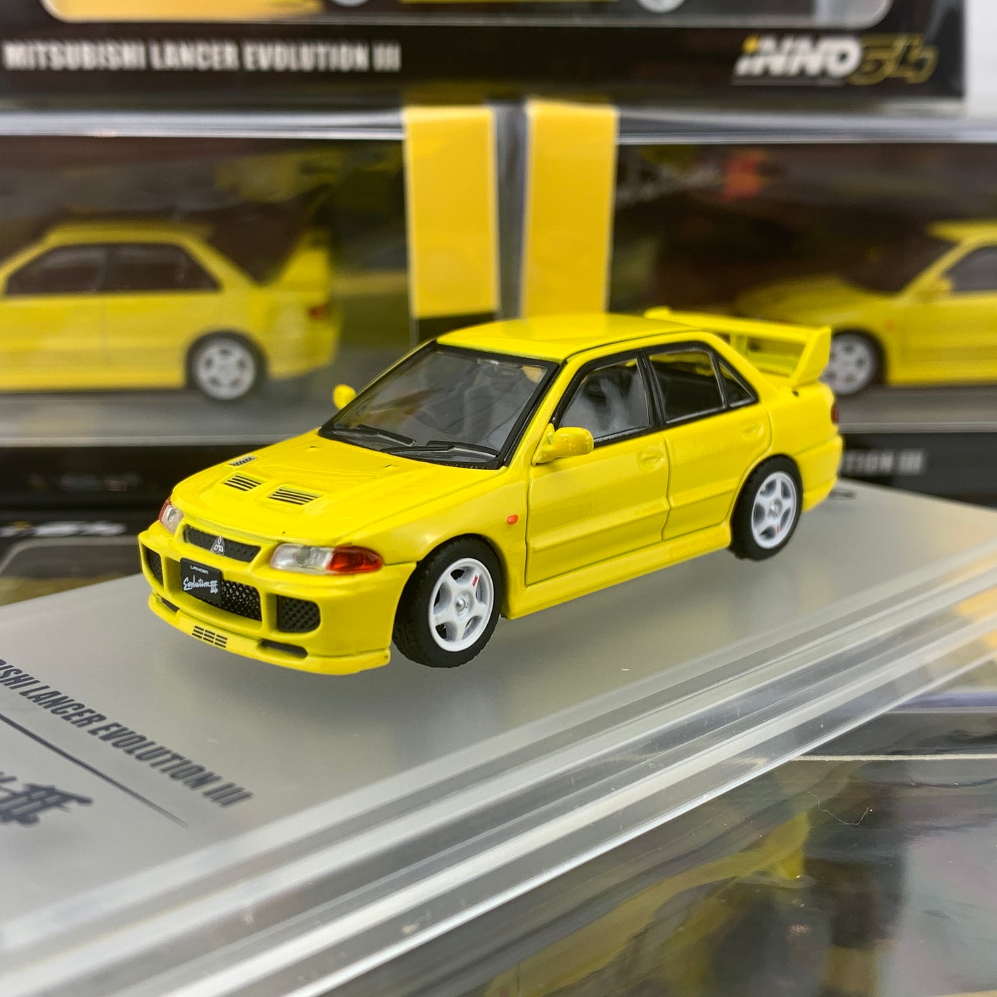 INNO64 1/64 MITSUBISHI LANCER EVOLUTION III 1995 Yellow Whith Separate bonnet carbon decals and Extra wheels IN64-EVO3-YL