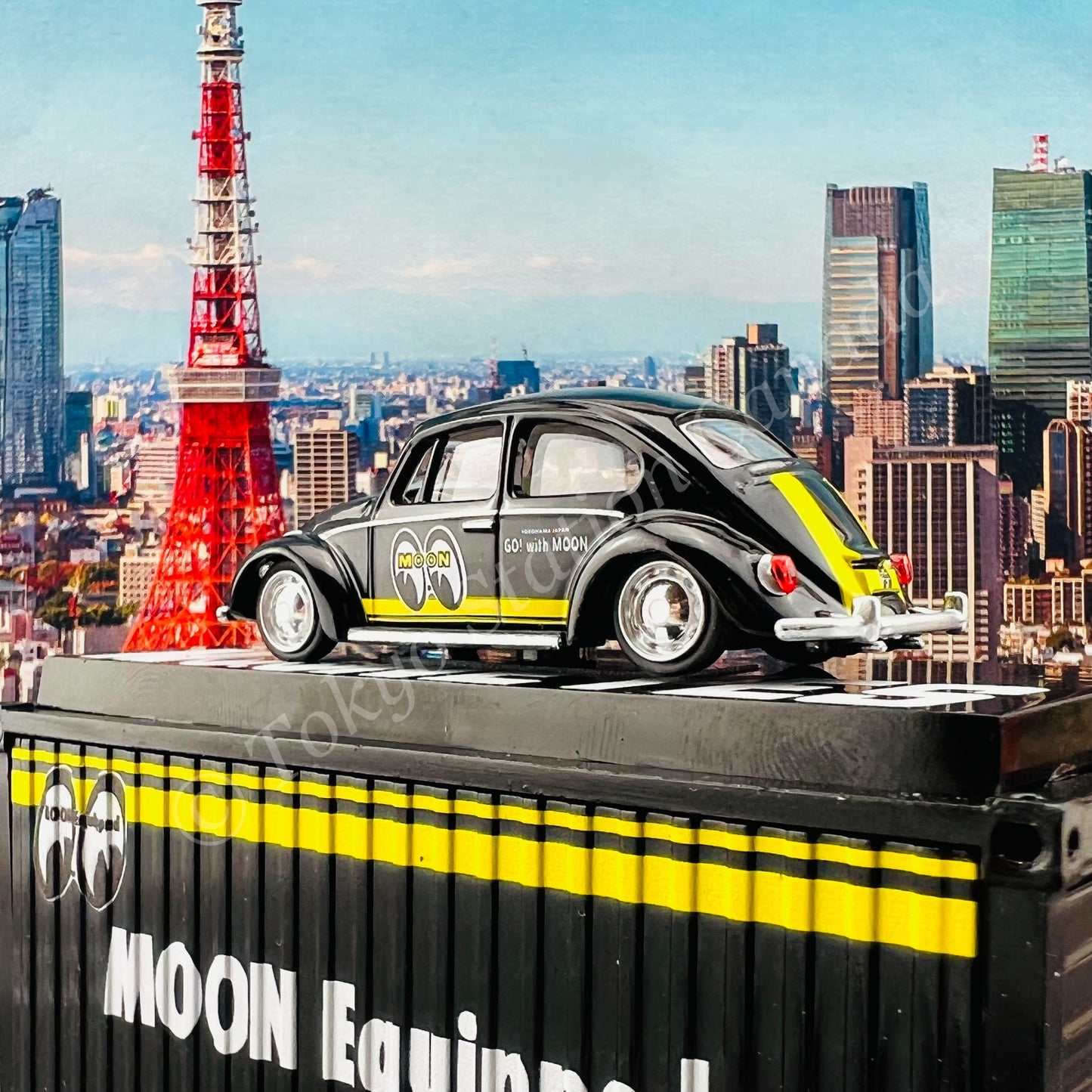 Tarmac Works x Schuco 1/64 VW Beetle *** with Container *** T64S-006-ME2