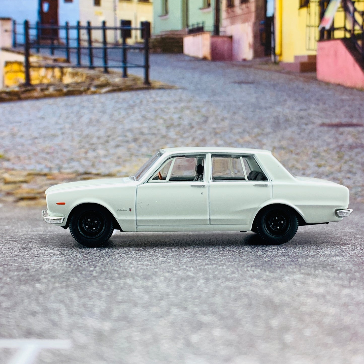 Tomica Limited Vintage 1/64 Nissan Skyline 2000GT-R White LV-176b