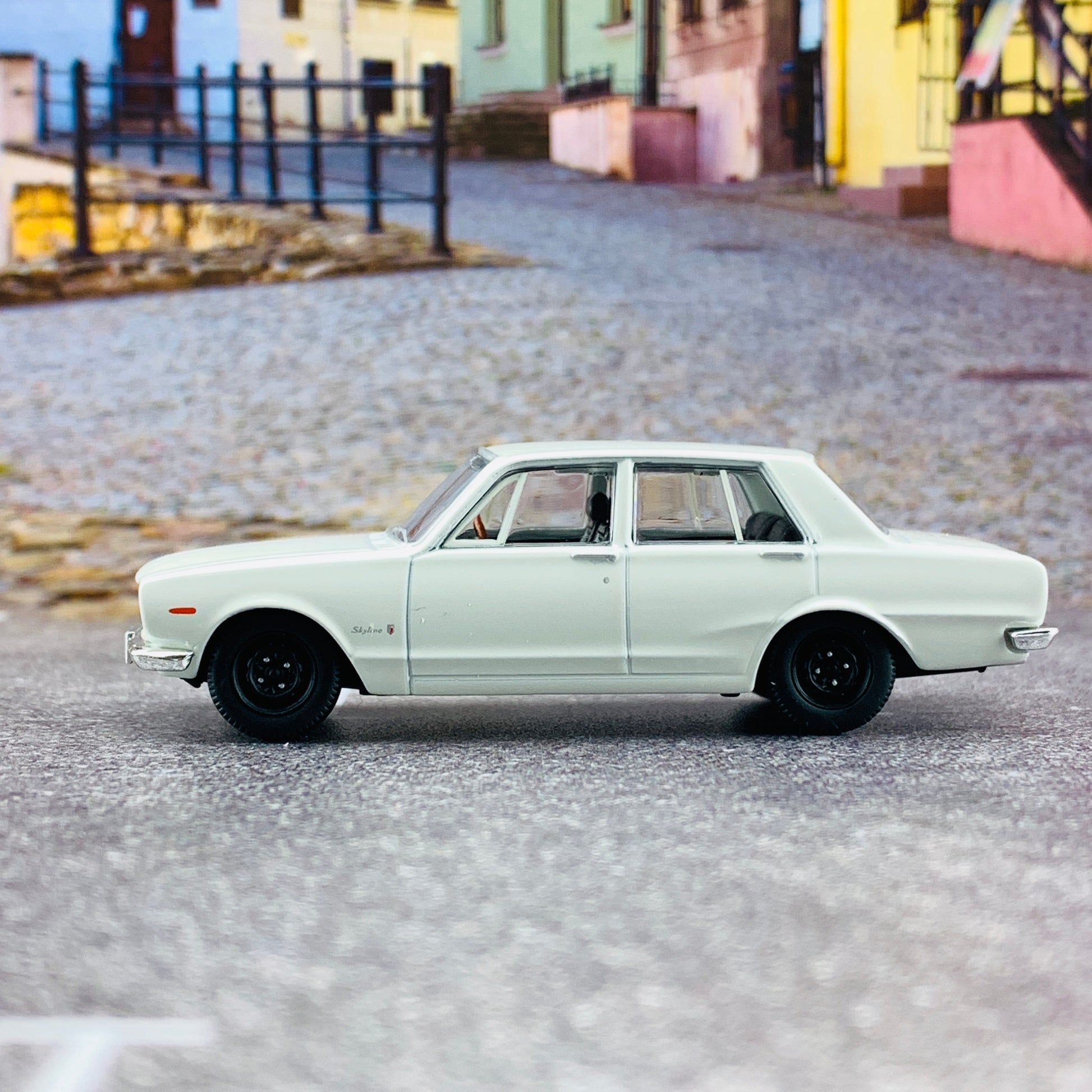 Tomica Limited Vintage 1/64 Nissan Skyline 2000GT-R White LV-176b